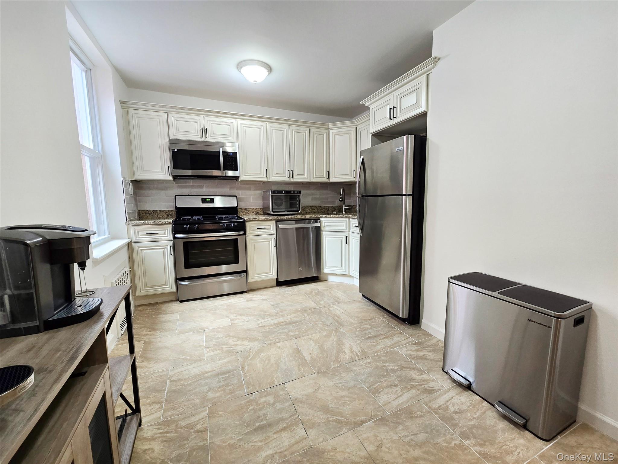 874 W Broadway # 3C, Woodmere, NY 11598