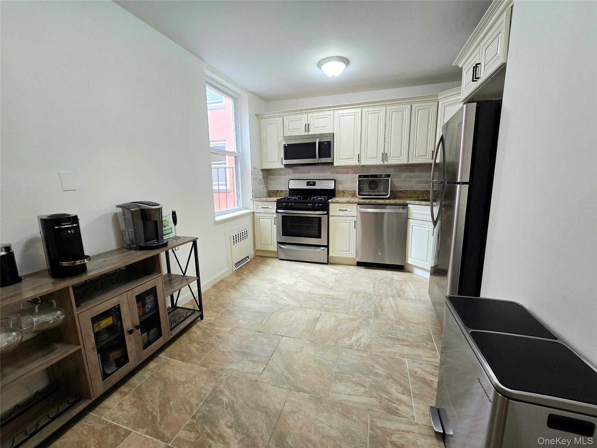 874 W Broadway # 3C, Woodmere, NY 11598