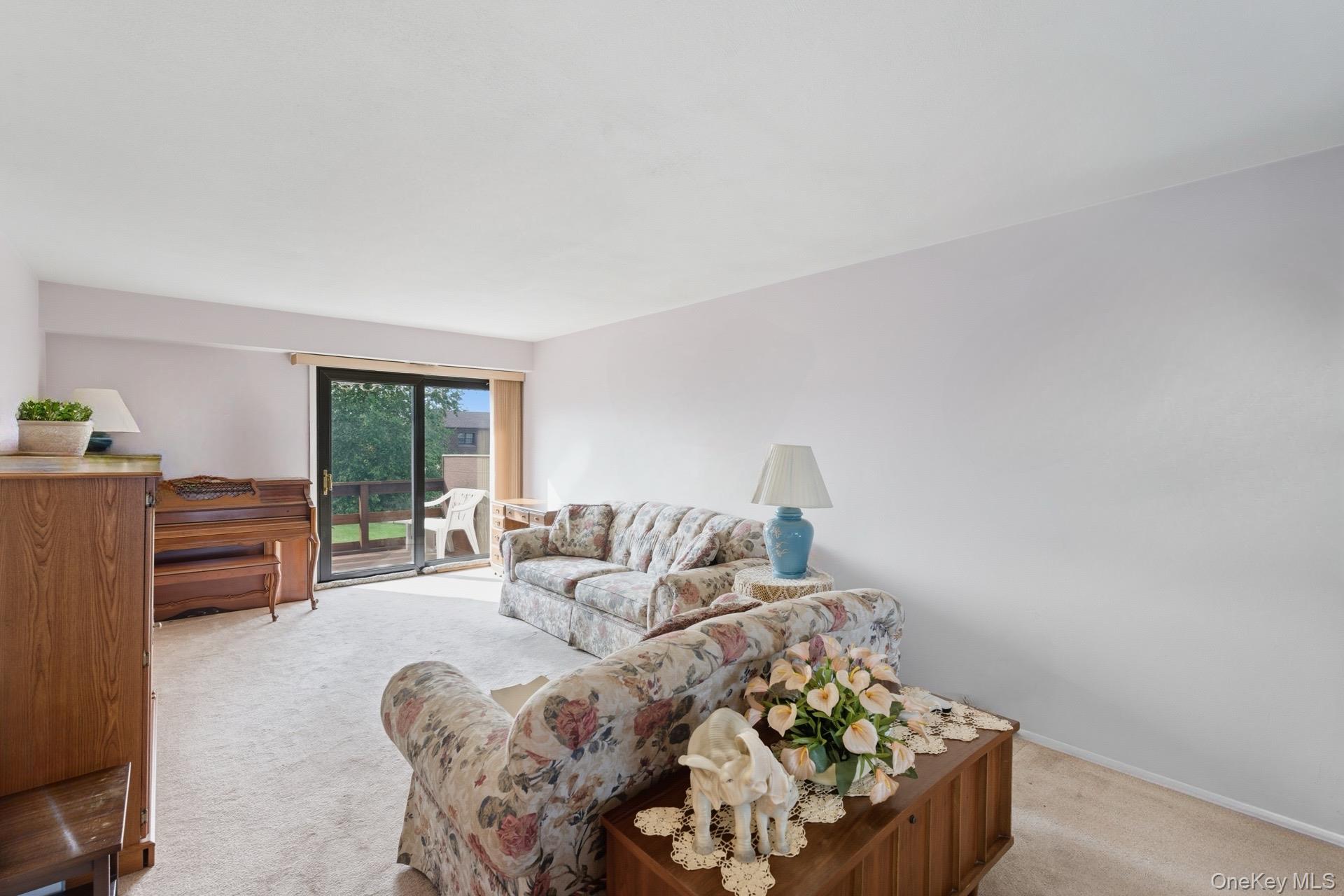 348 Mariners Way, Copiague, NY 11726