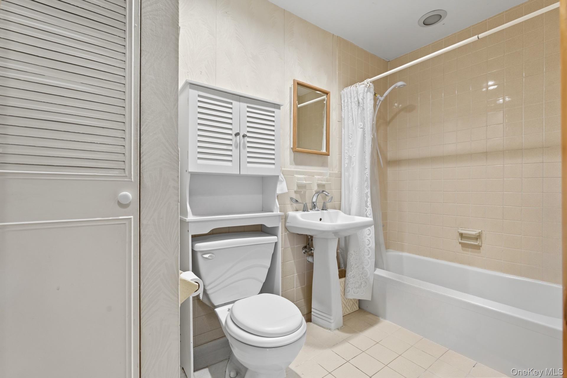 348 Mariners Way, Copiague, NY 11726