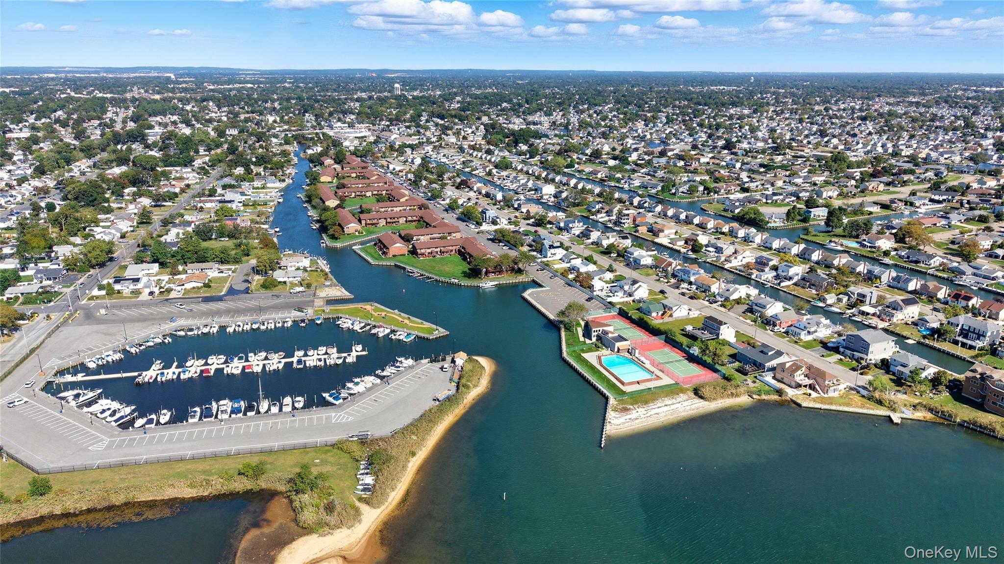 348 Mariners Way, Copiague, NY 11726