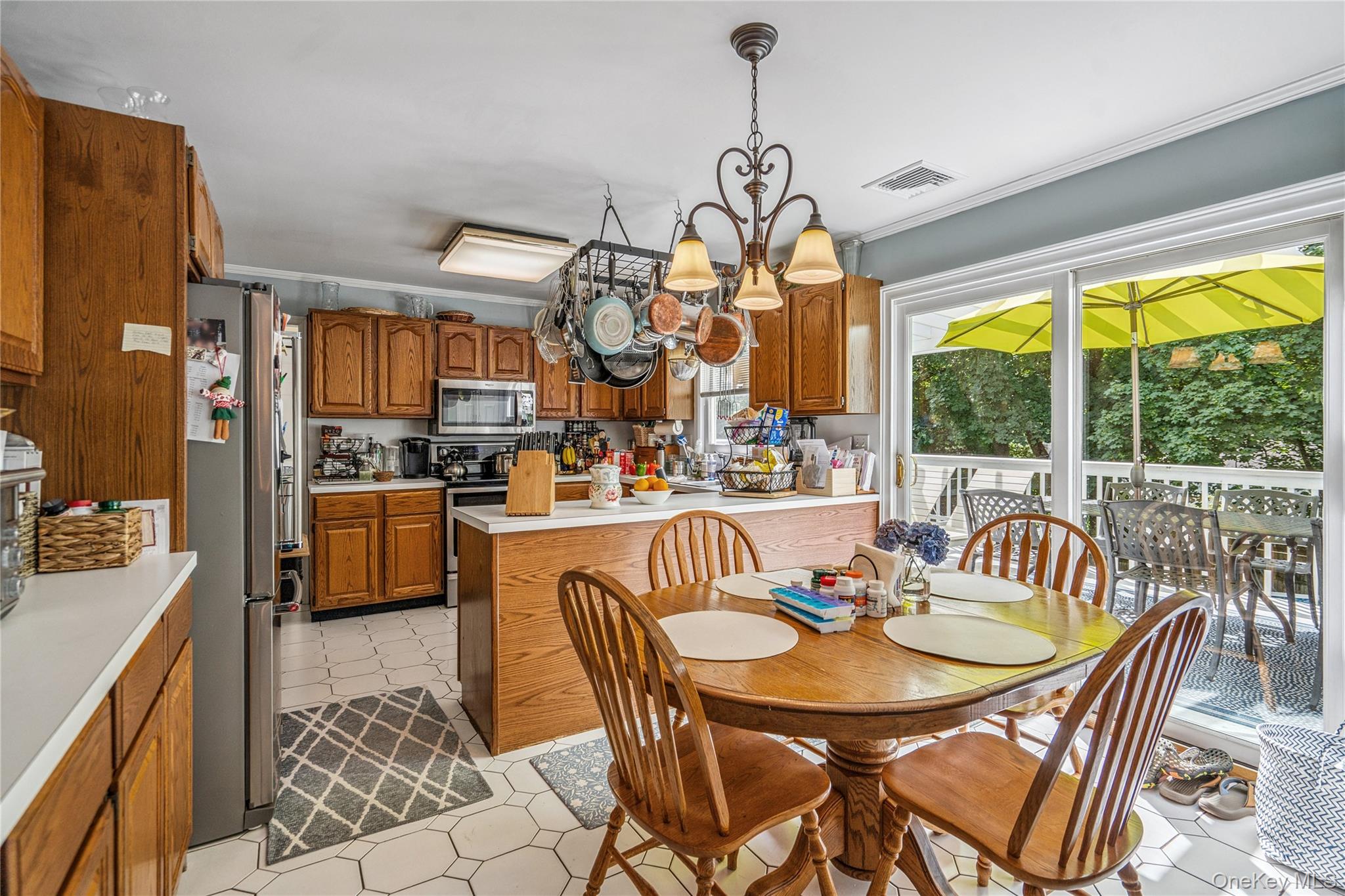 6 Cedar Avenue, Locust Valley, NY 11560