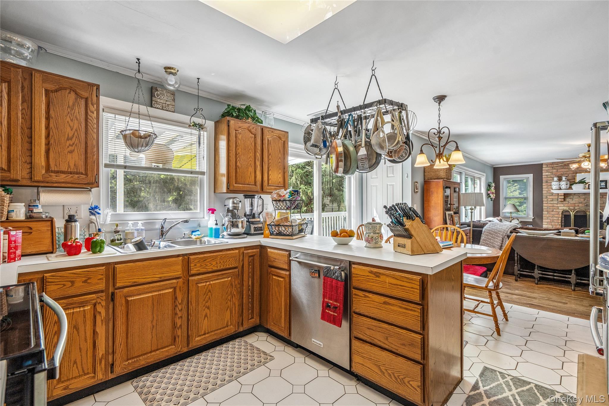 6 Cedar Avenue, Locust Valley, NY 11560