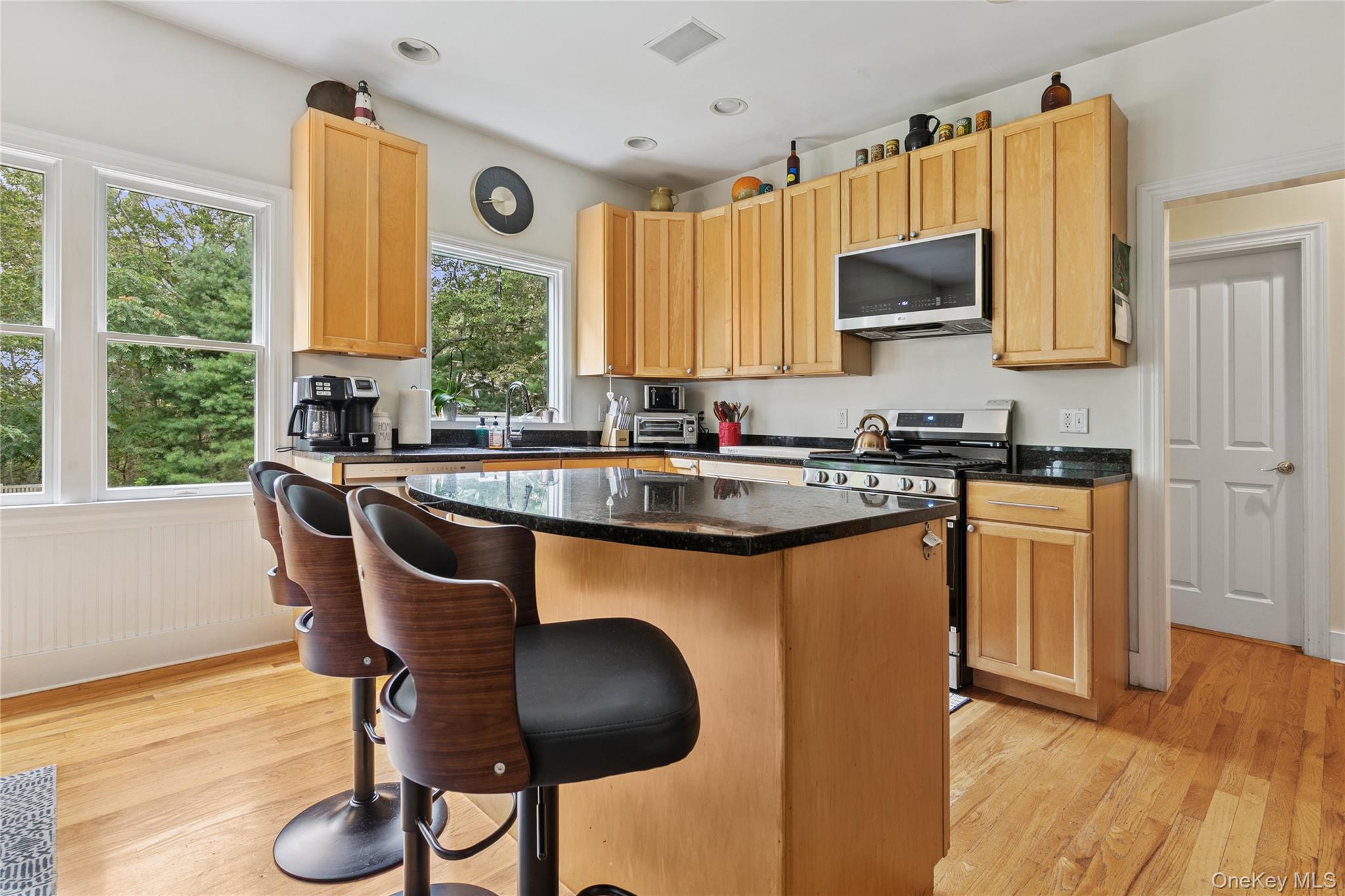 20 HOWARD ST, East Hampton, NY 11937