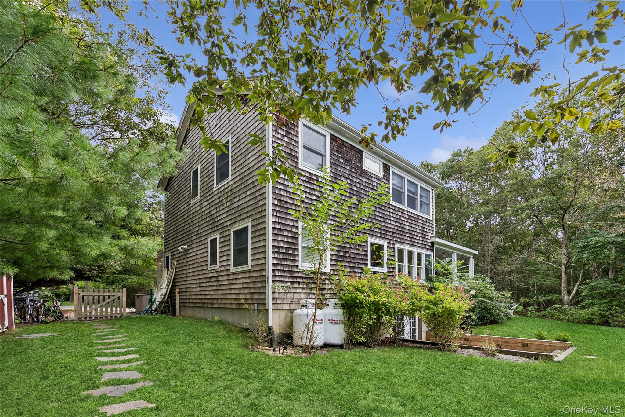 20 HOWARD ST, East Hampton, NY 11937
