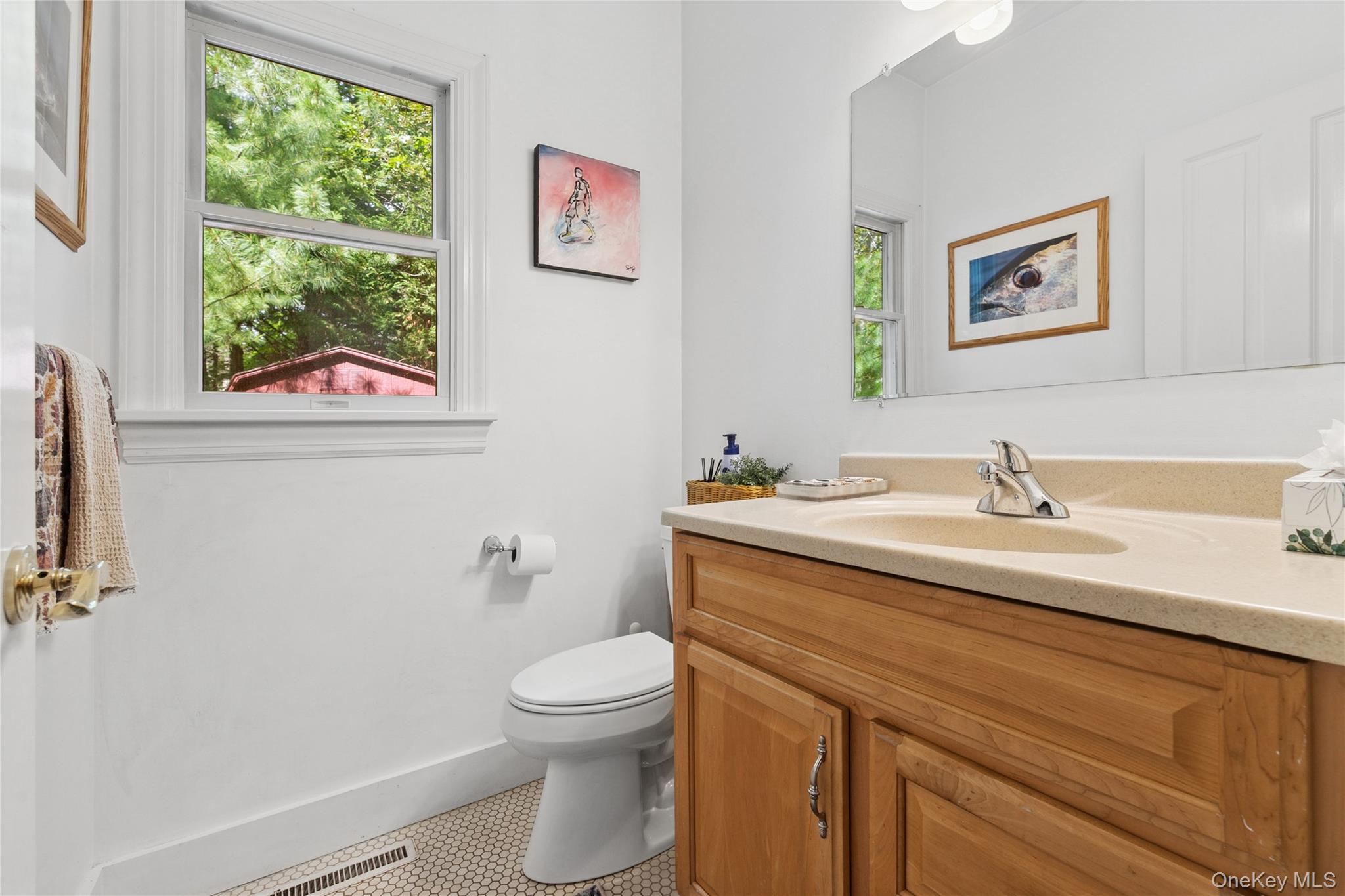 20 HOWARD ST, East Hampton, NY 11937