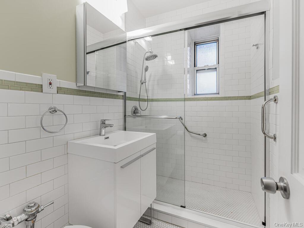 3530 Henry Hudson Parkway E # 2C, Bronx, NY 10463