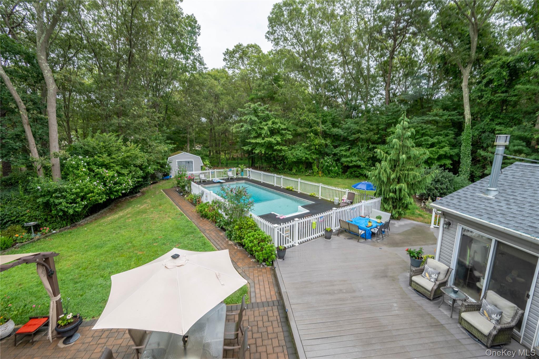 21 Locust Avenue S, Medford, NY 11763