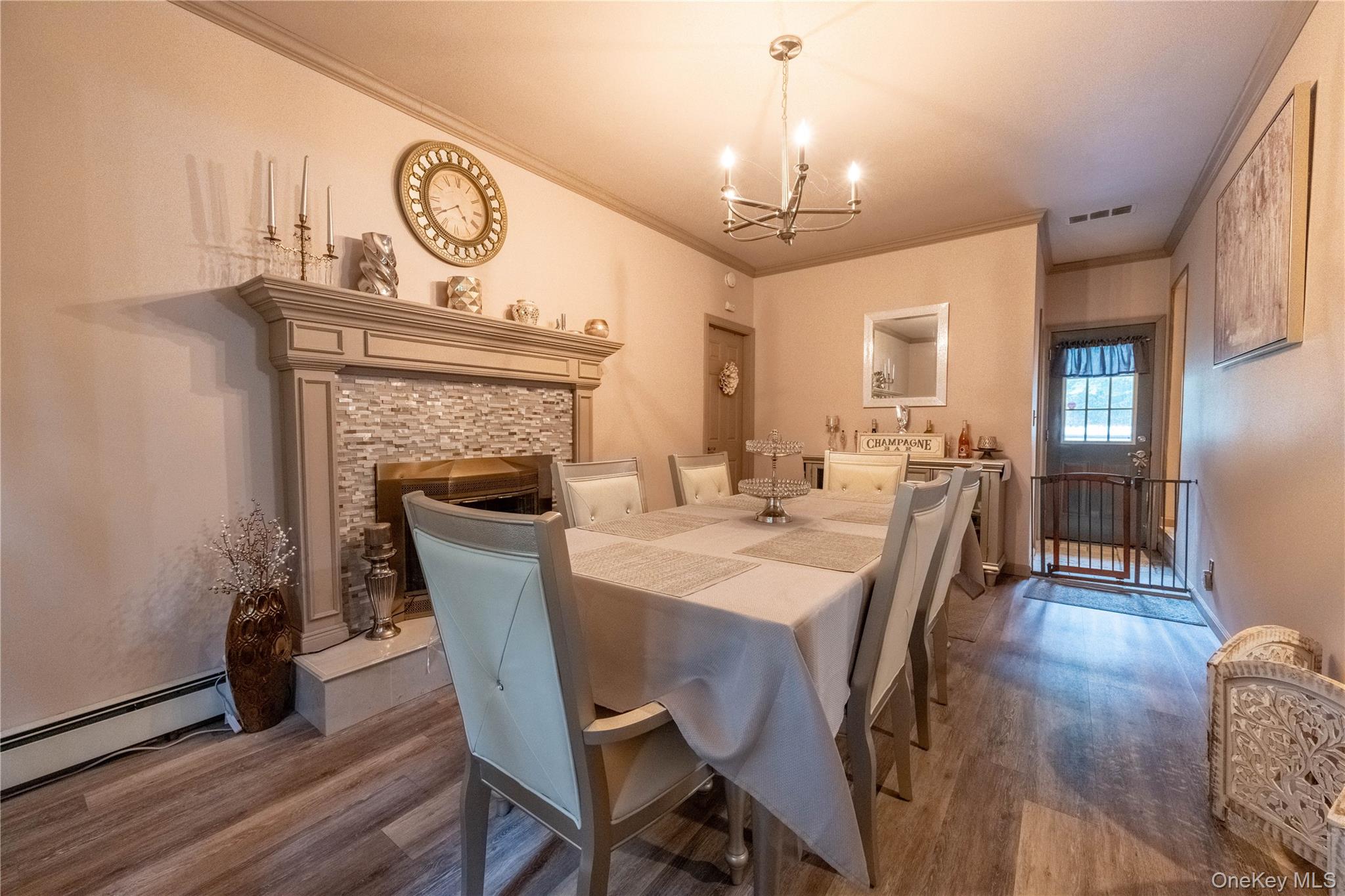 21 Locust Avenue S, Medford, NY 11763