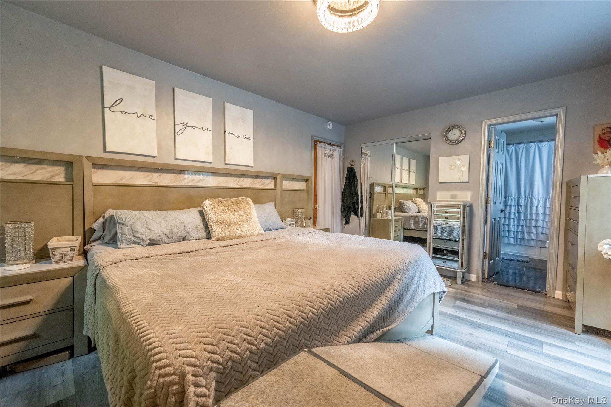 21 Locust Avenue S, Medford, NY 11763