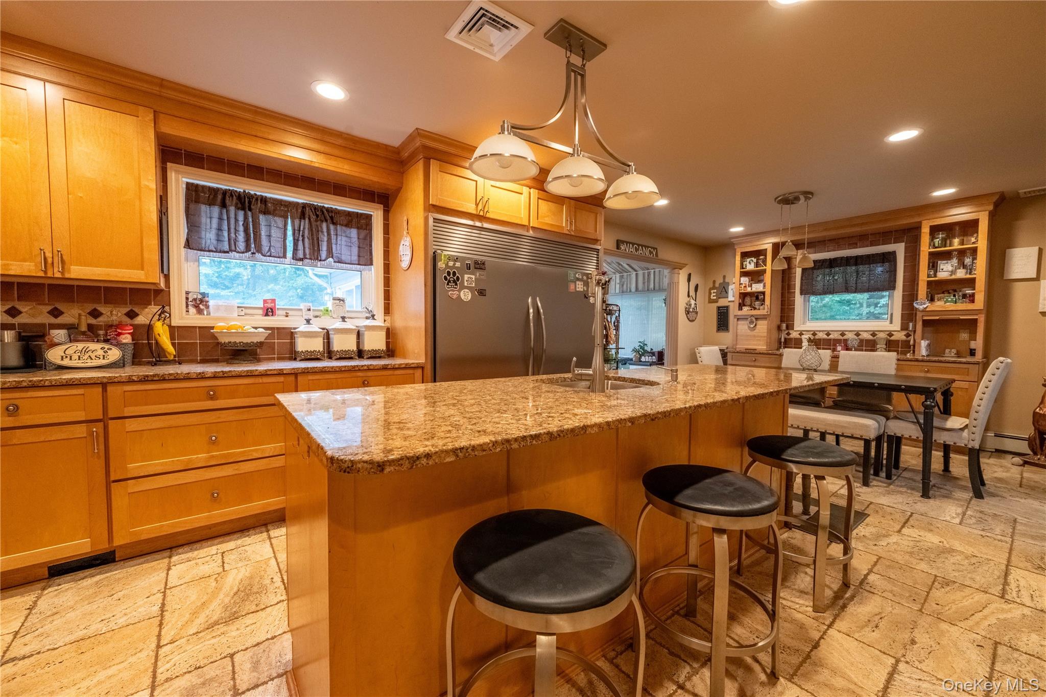 21 Locust Avenue S, Medford, NY 11763