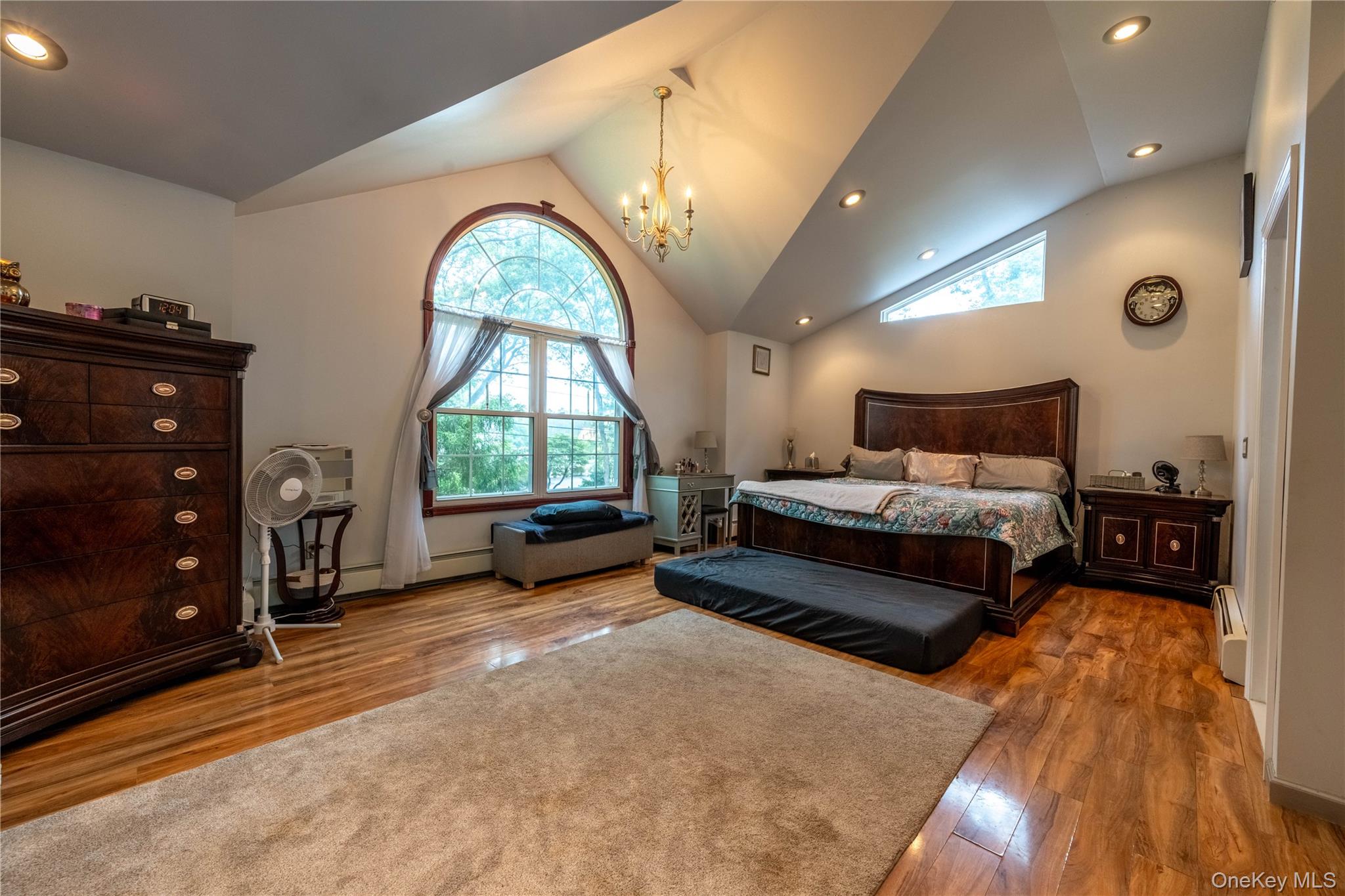 21 Locust Avenue S, Medford, NY 11763