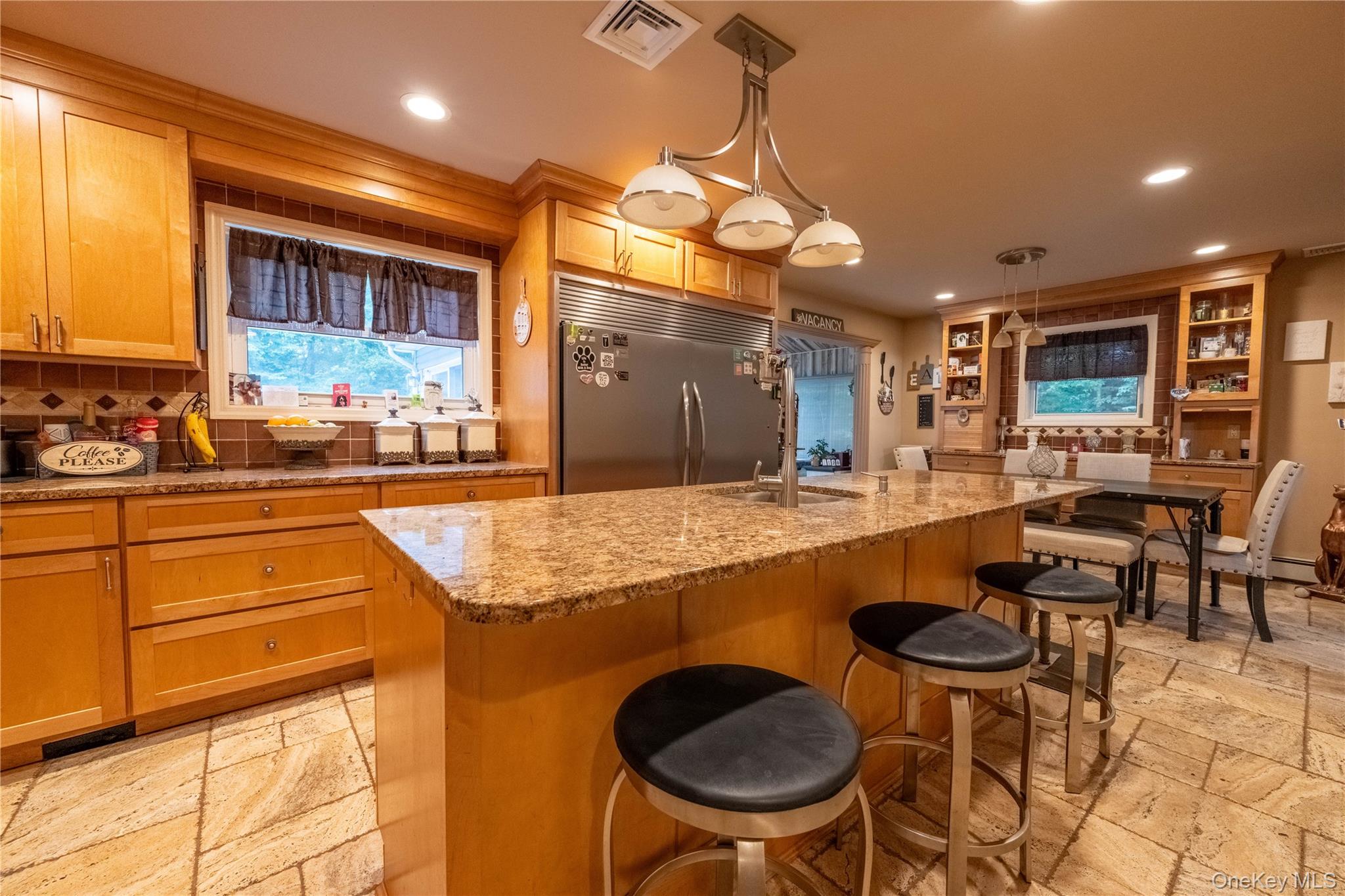 21 Locust Avenue S, Medford, NY 11763