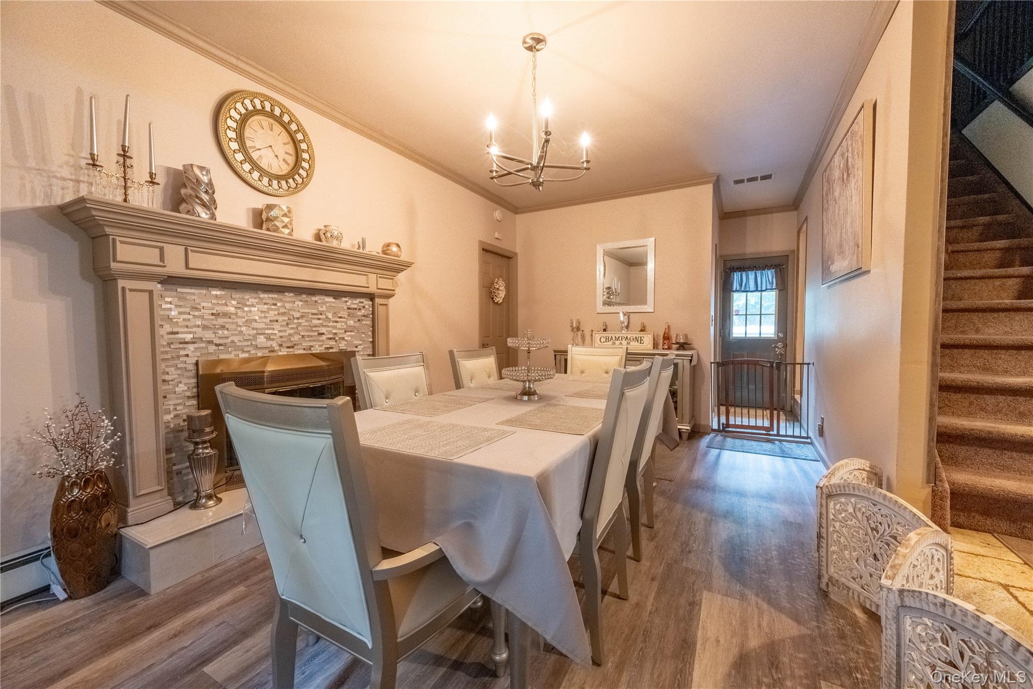 21 Locust Avenue S, Medford, NY 11763