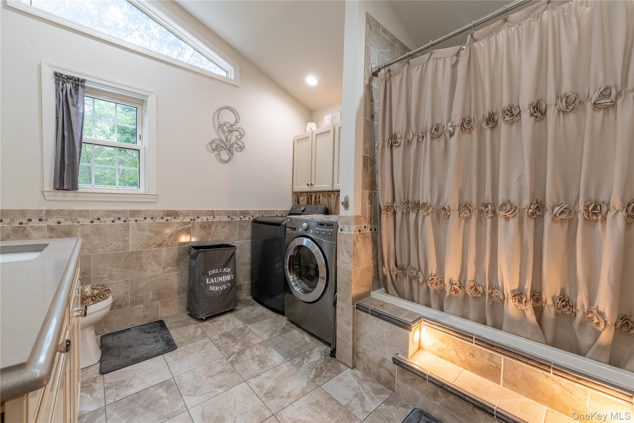 21 Locust Avenue S, Medford, NY 11763