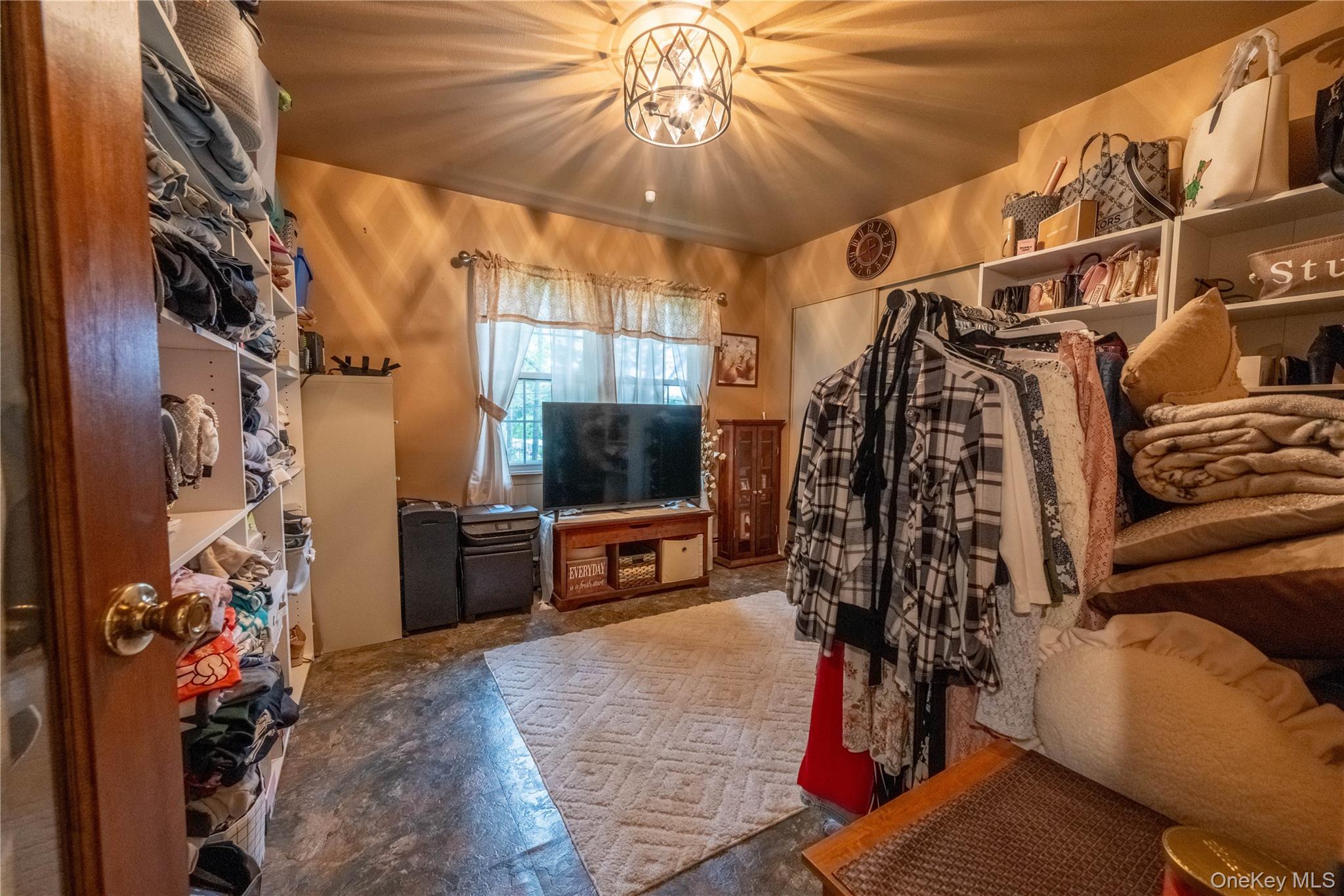 21 Locust Avenue S, Medford, NY 11763