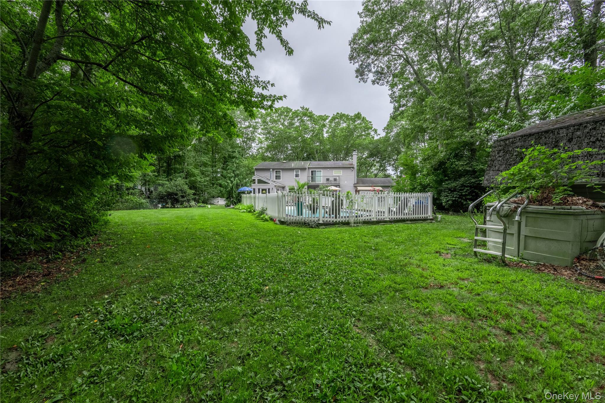 21 Locust Avenue S, Medford, NY 11763