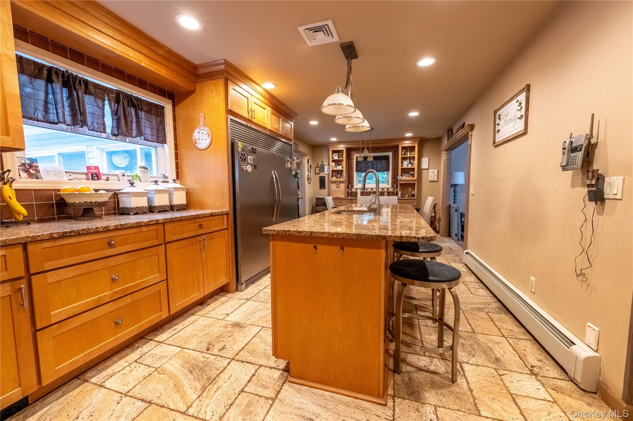 21 Locust Avenue S, Medford, NY 11763