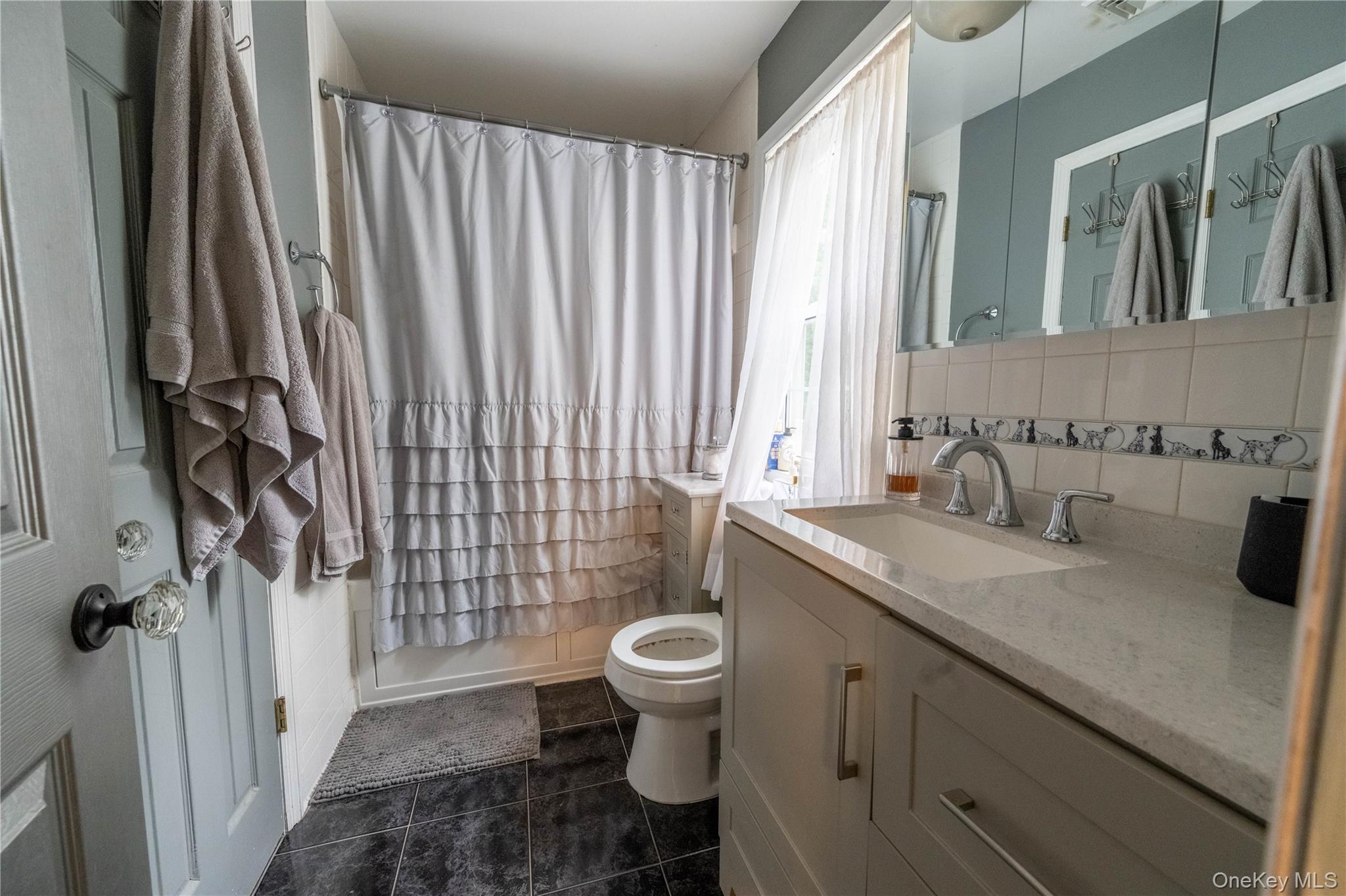 21 Locust Avenue S, Medford, NY 11763