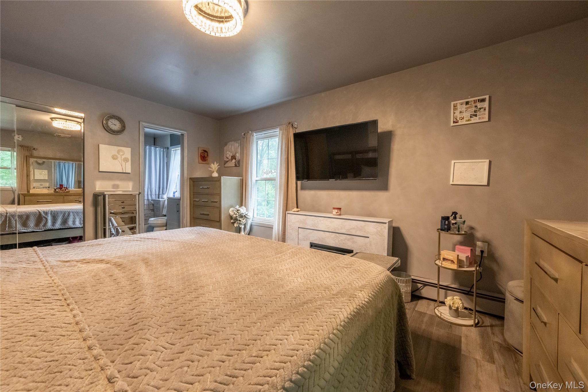 21 Locust Avenue S, Medford, NY 11763