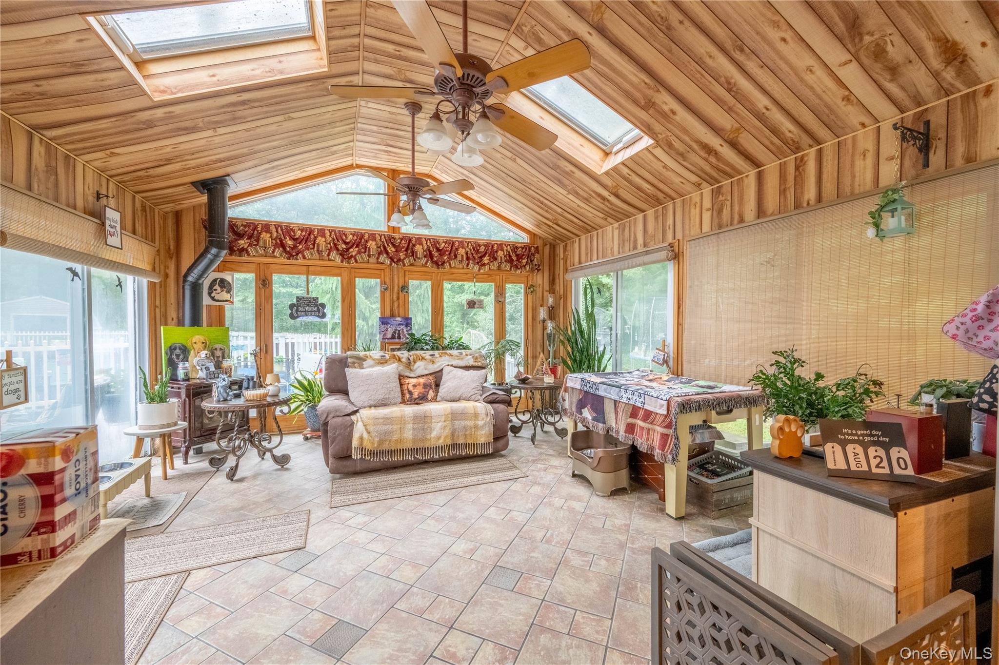 21 Locust Avenue S, Medford, NY 11763