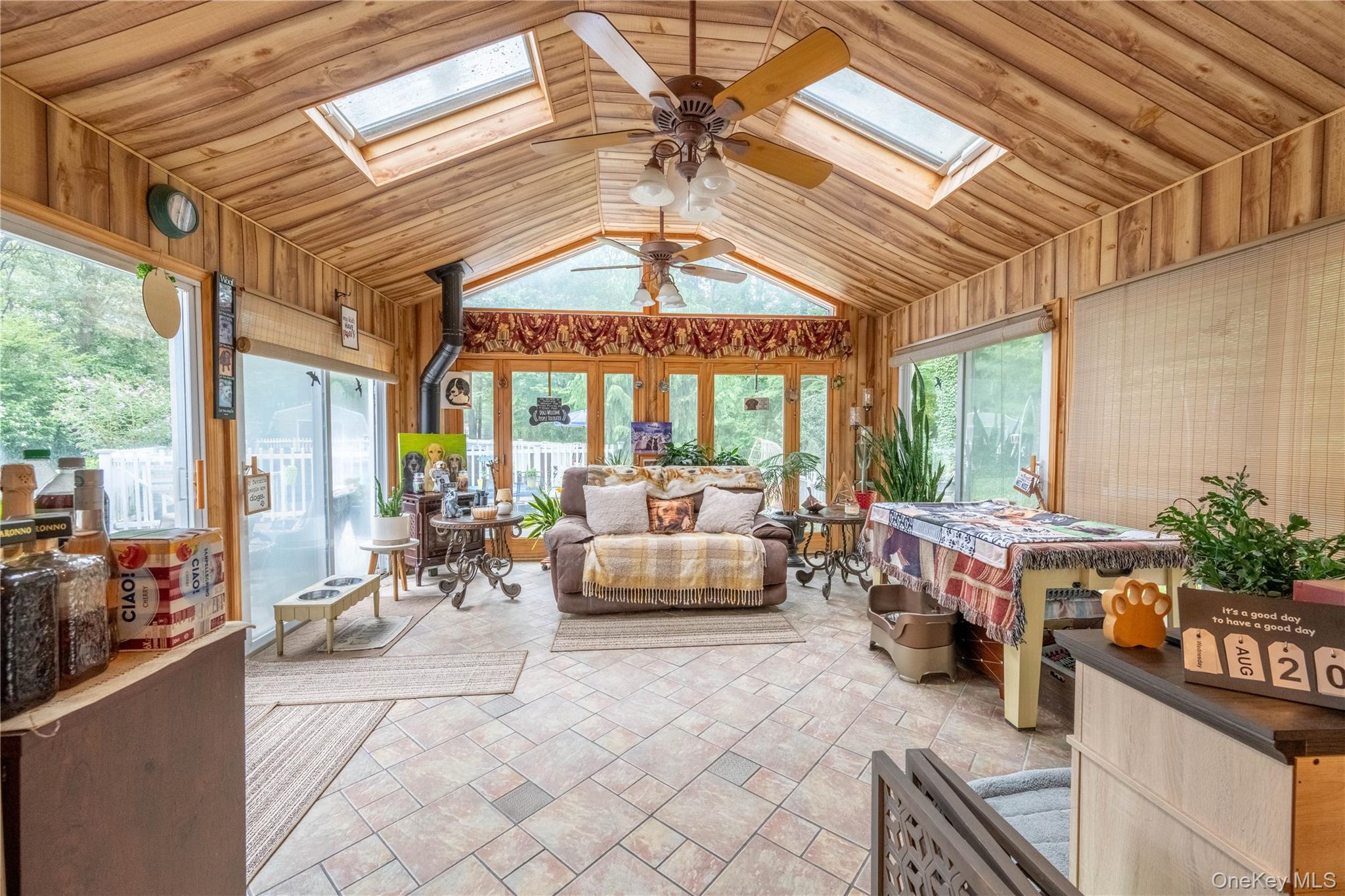 21 Locust Avenue S, Medford, NY 11763