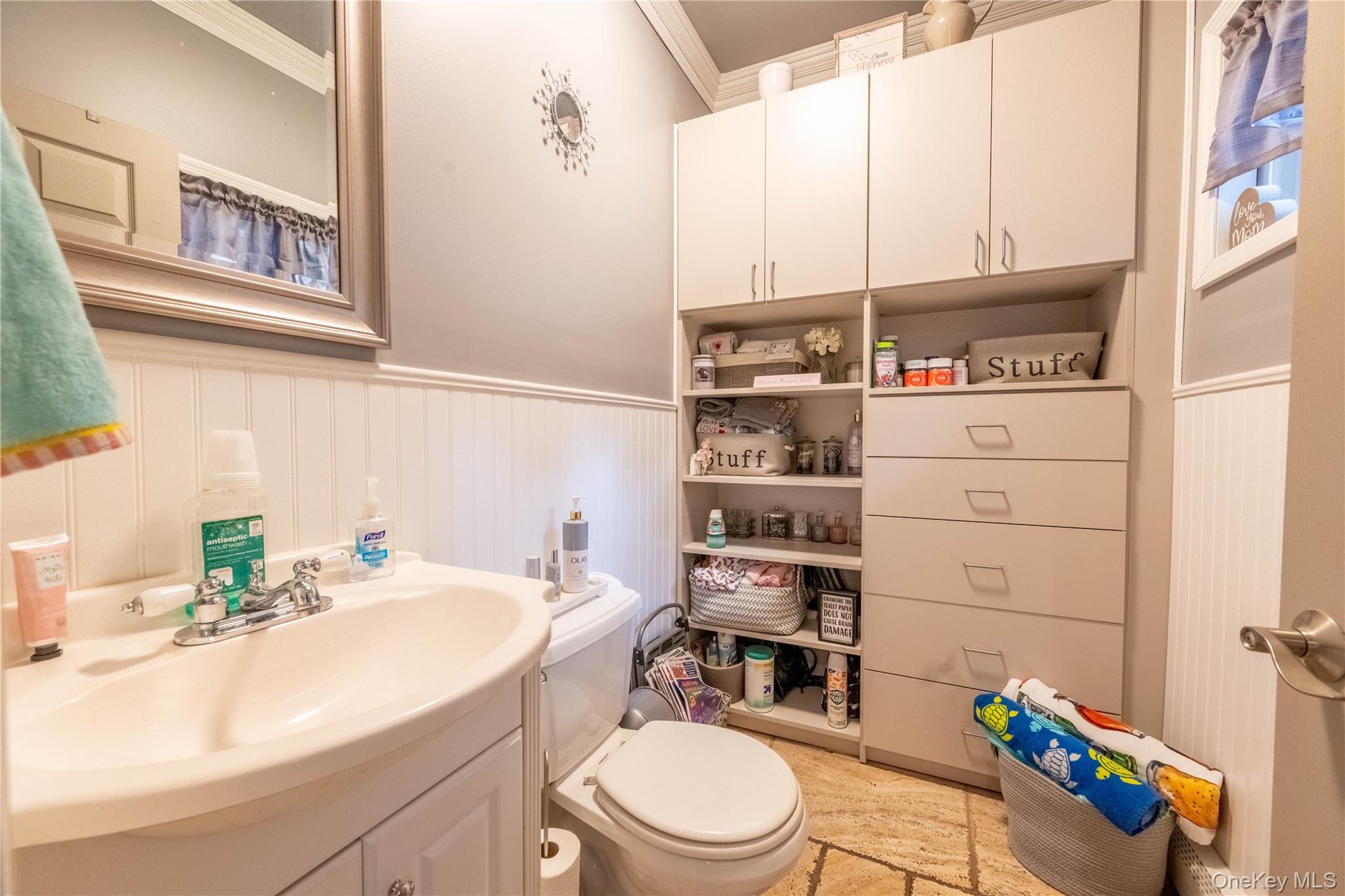 21 Locust Avenue S, Medford, NY 11763