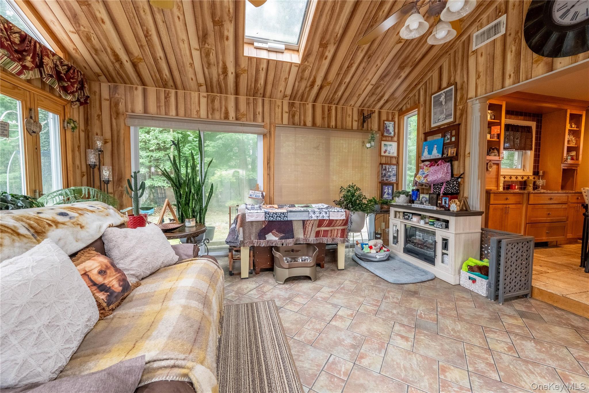 21 Locust Avenue S, Medford, NY 11763