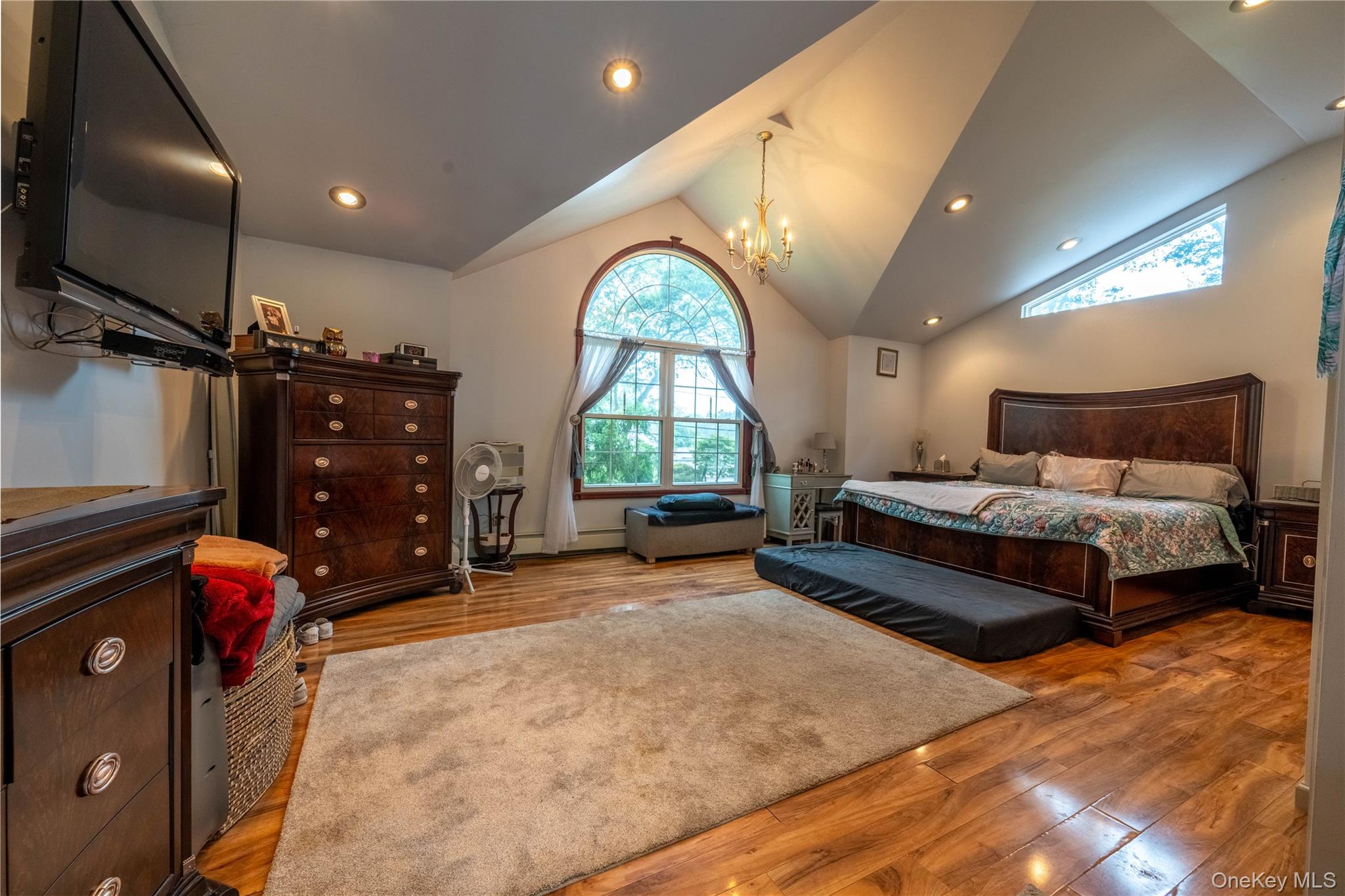 21 Locust Avenue S, Medford, NY 11763