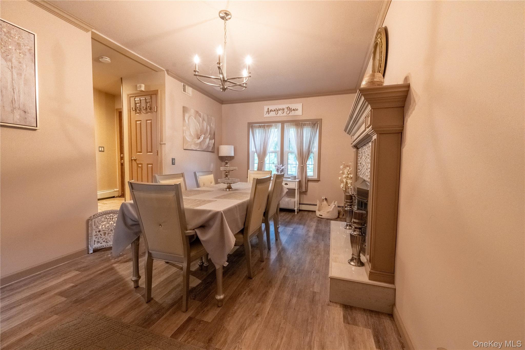 21 Locust Avenue S, Medford, NY 11763