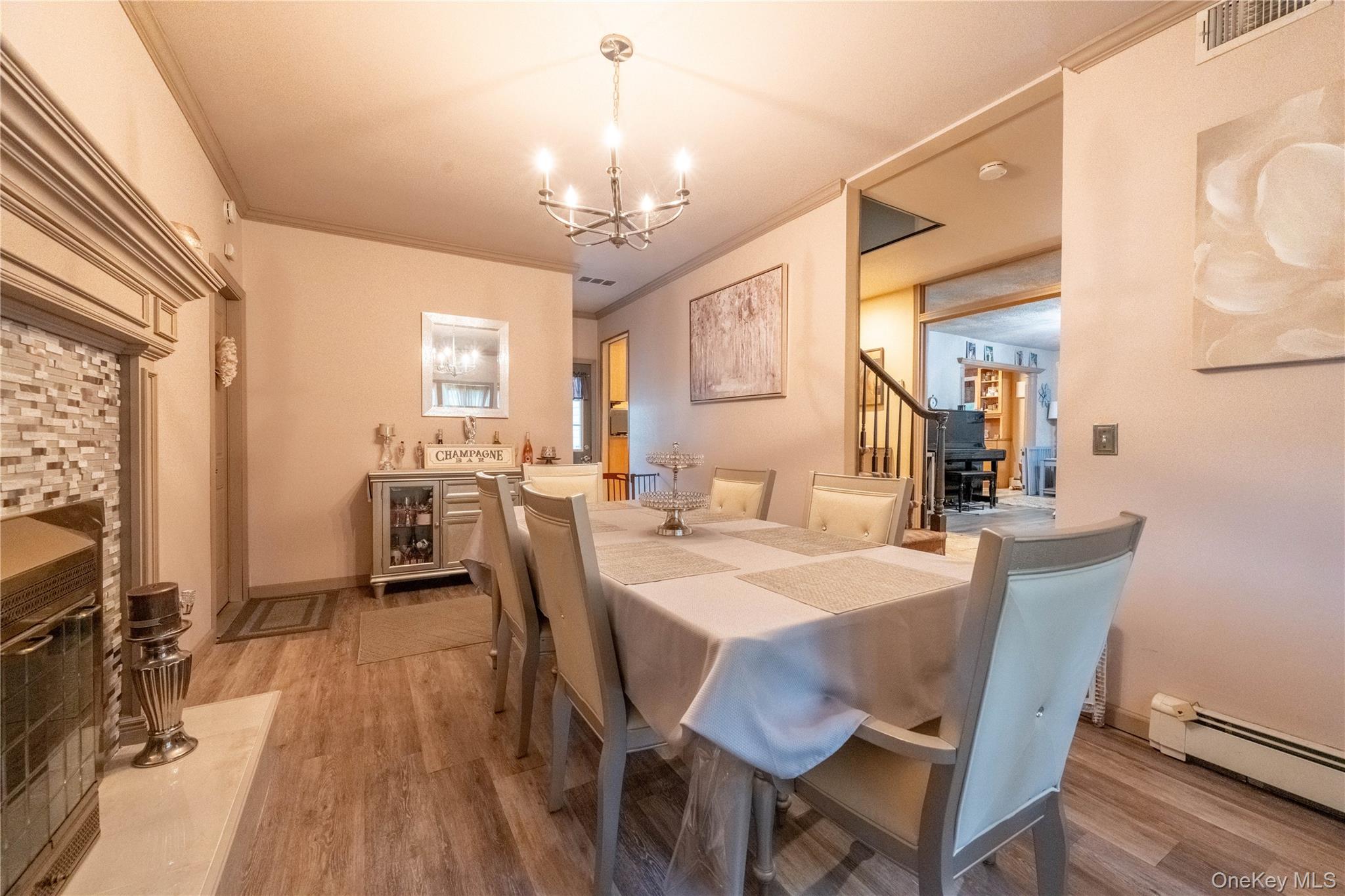 21 Locust Avenue S, Medford, NY 11763