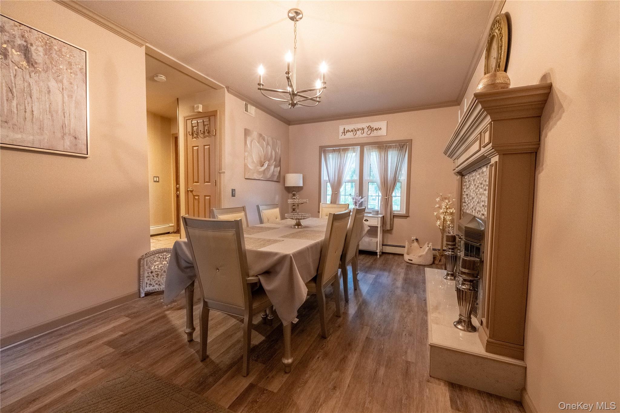 21 Locust Avenue S, Medford, NY 11763