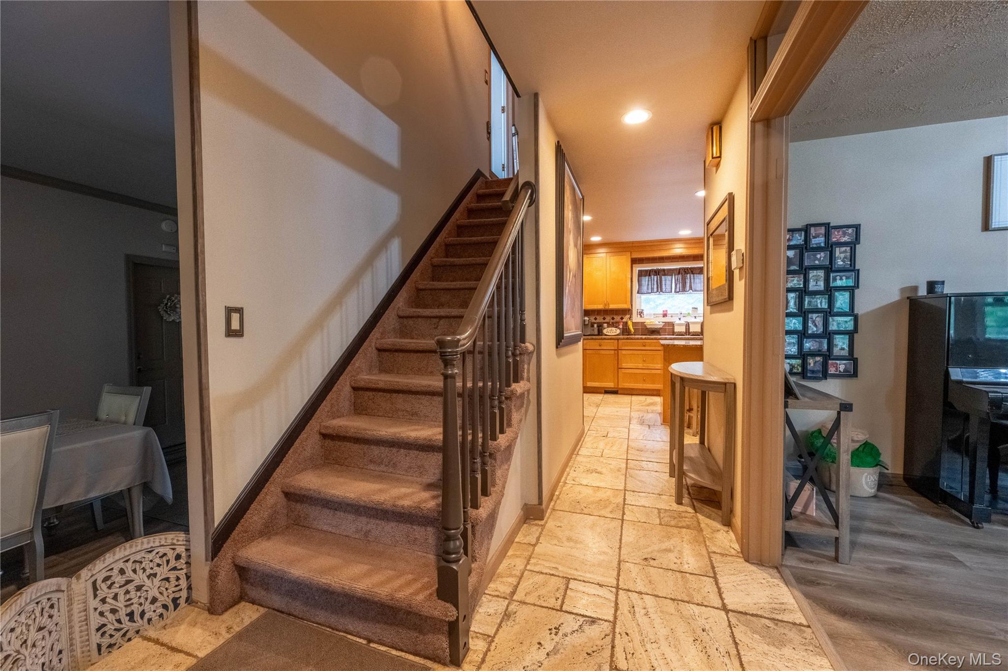 21 Locust Avenue S, Medford, NY 11763