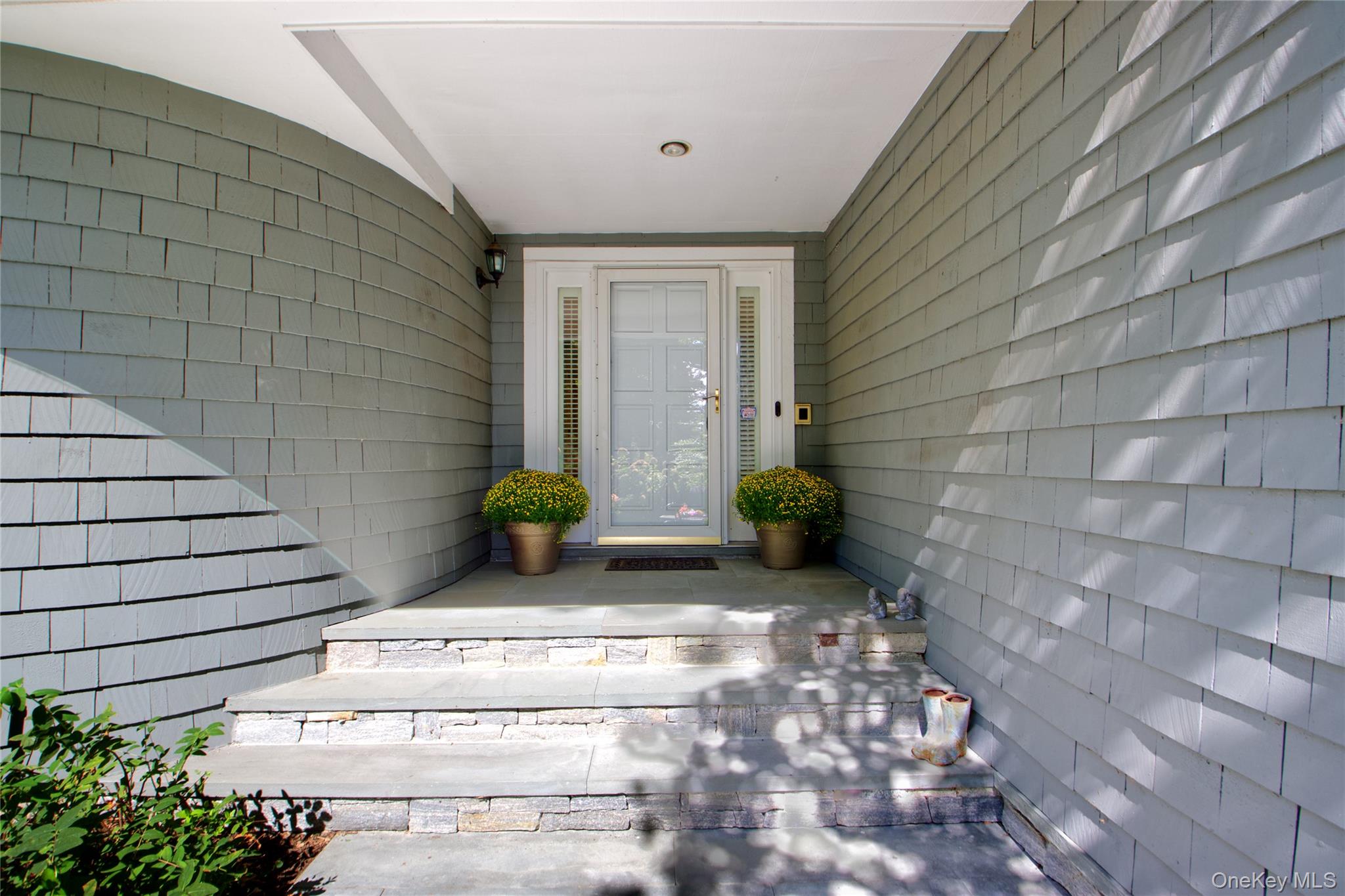 40 Tiffany Circle, Manhasset, NY 11030