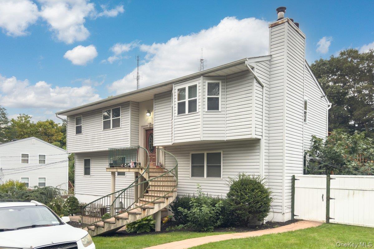 129 Berkshire Drive, Farmingville, NY 11738