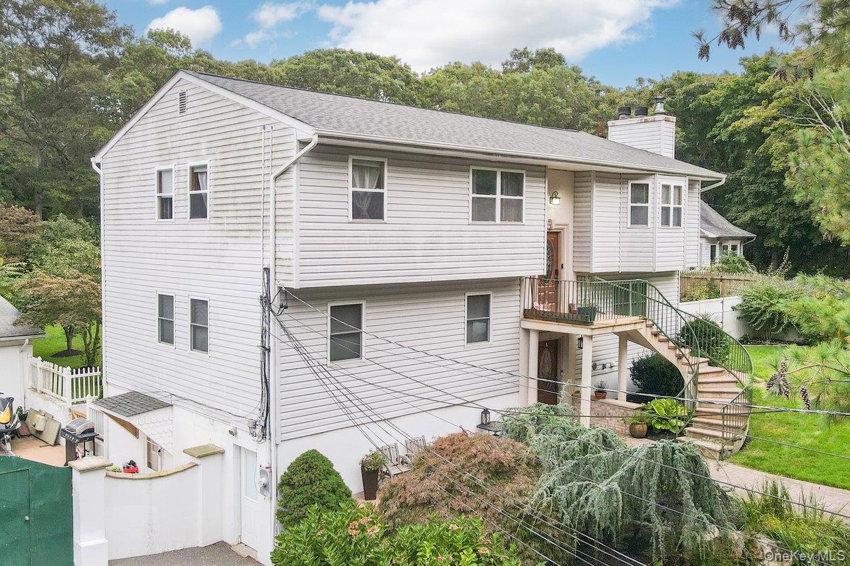 129 Berkshire Drive, Farmingville, NY 11738