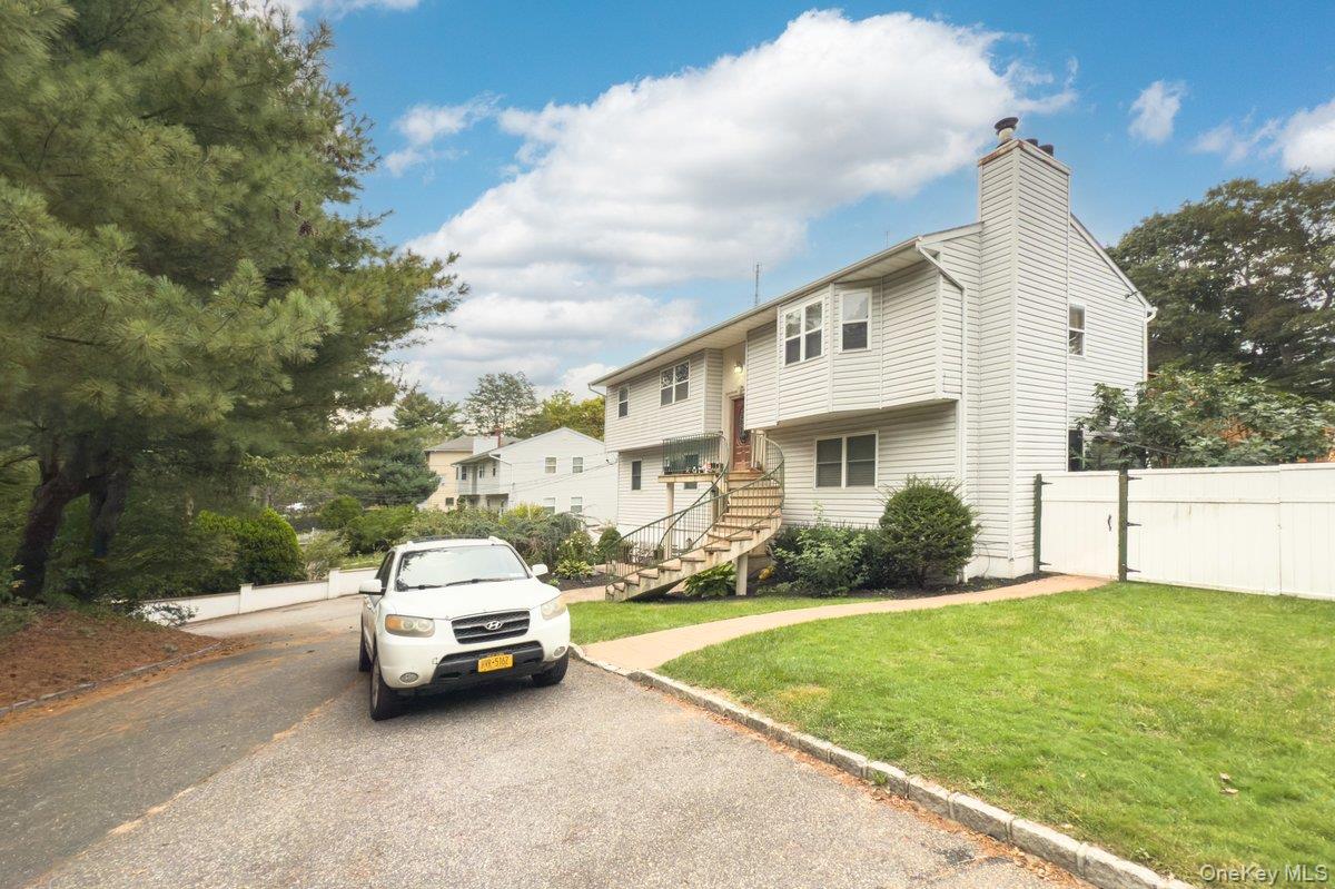 129 Berkshire Drive, Farmingville, NY 11738