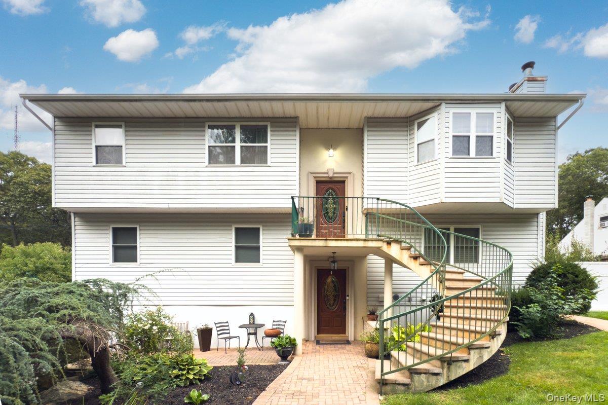 129 Berkshire Drive, Farmingville, NY 11738