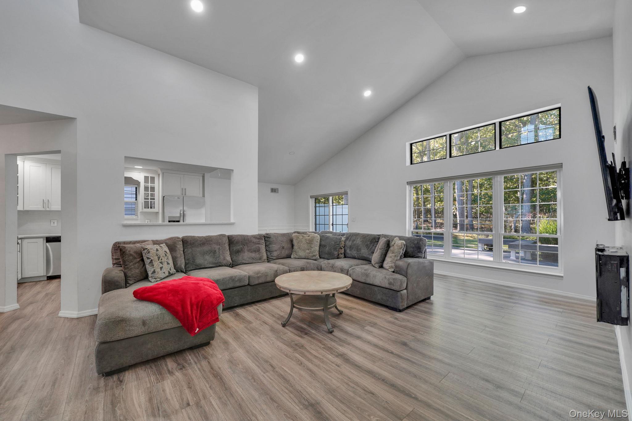 27 Huntingdale Way, Middle Island, NY 11953