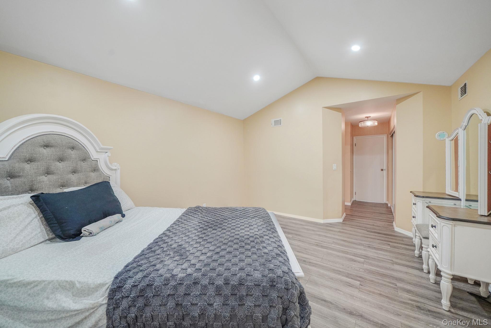 27 Huntingdale Way, Middle Island, NY 11953