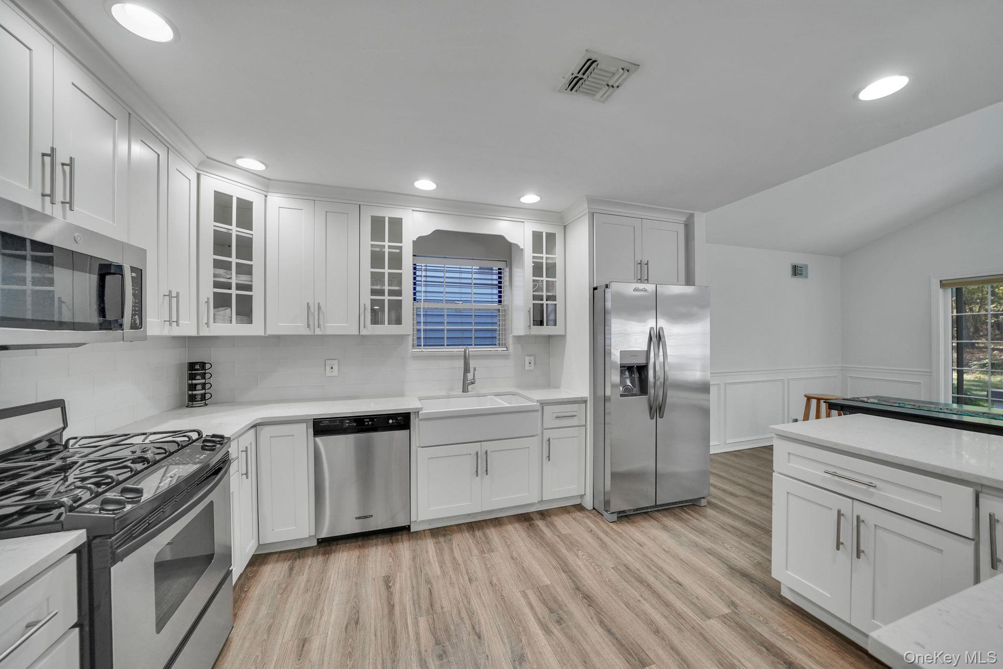 27 Huntingdale Way, Middle Island, NY 11953