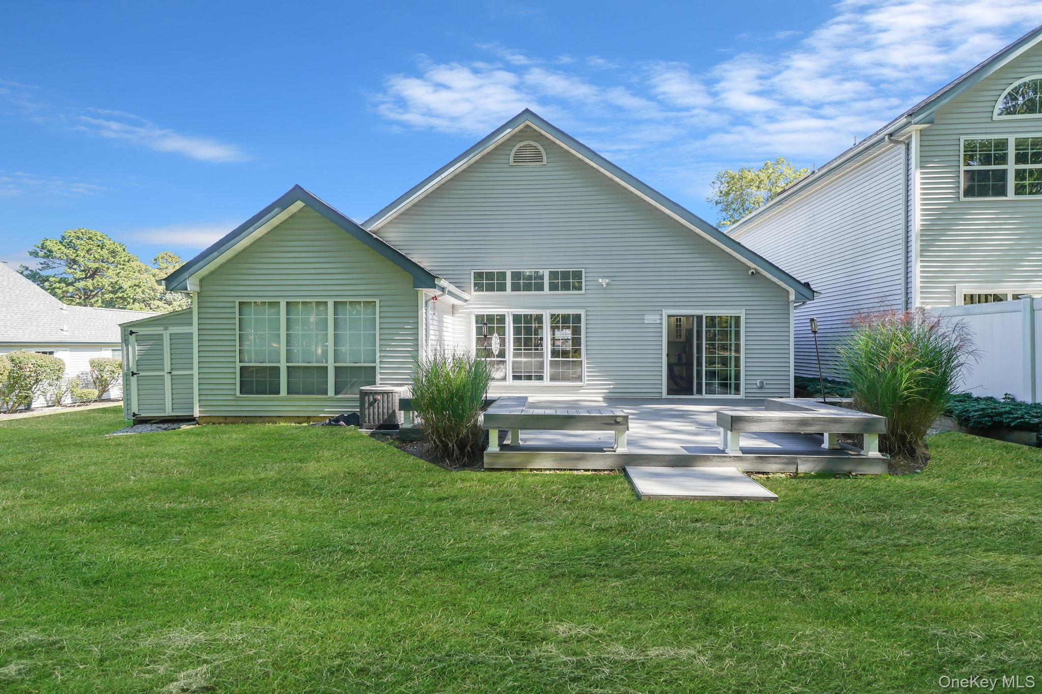 27 Huntingdale Way, Middle Island, NY 11953