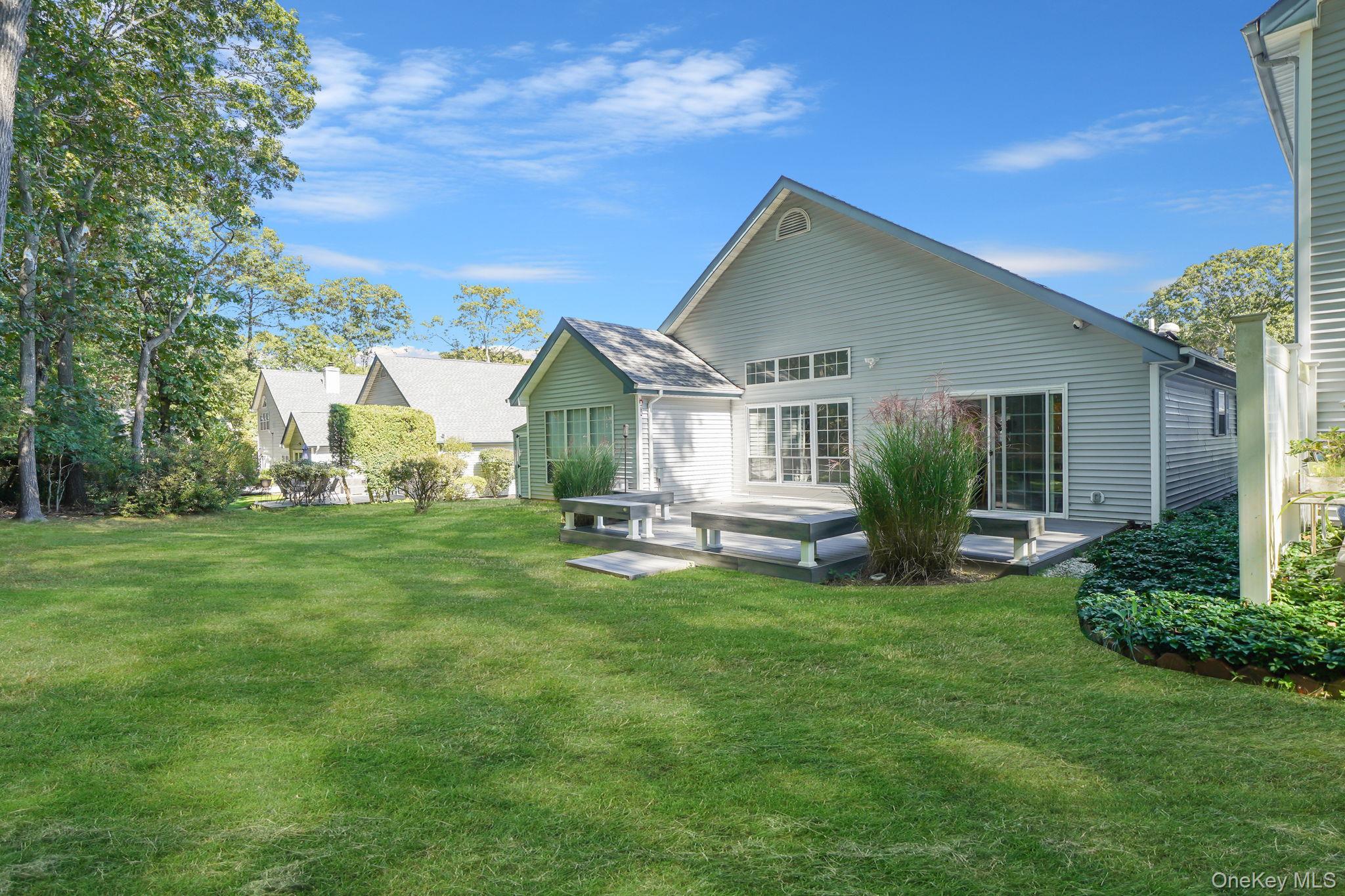 27 Huntingdale Way, Middle Island, NY 11953