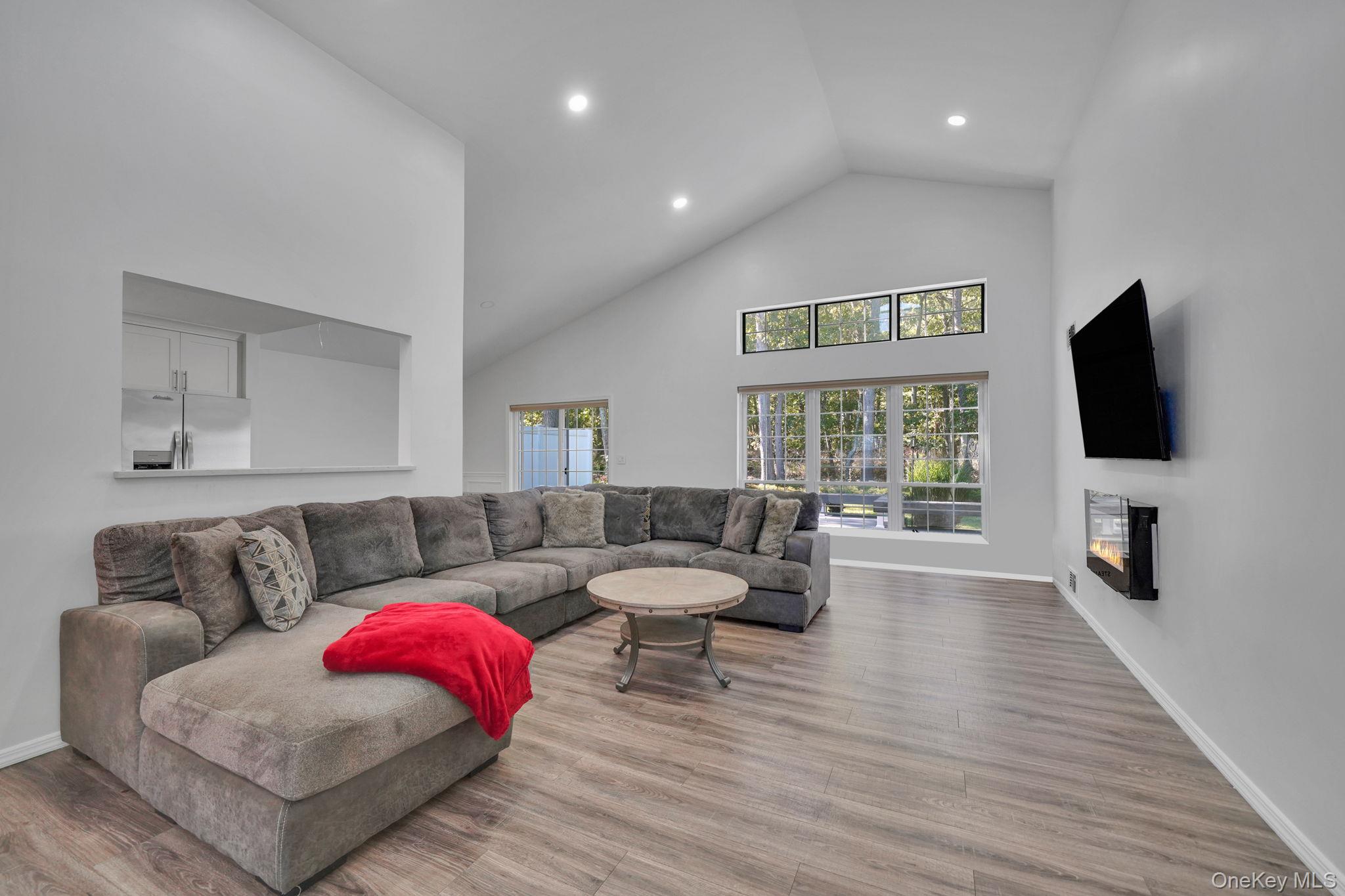 27 Huntingdale Way, Middle Island, NY 11953