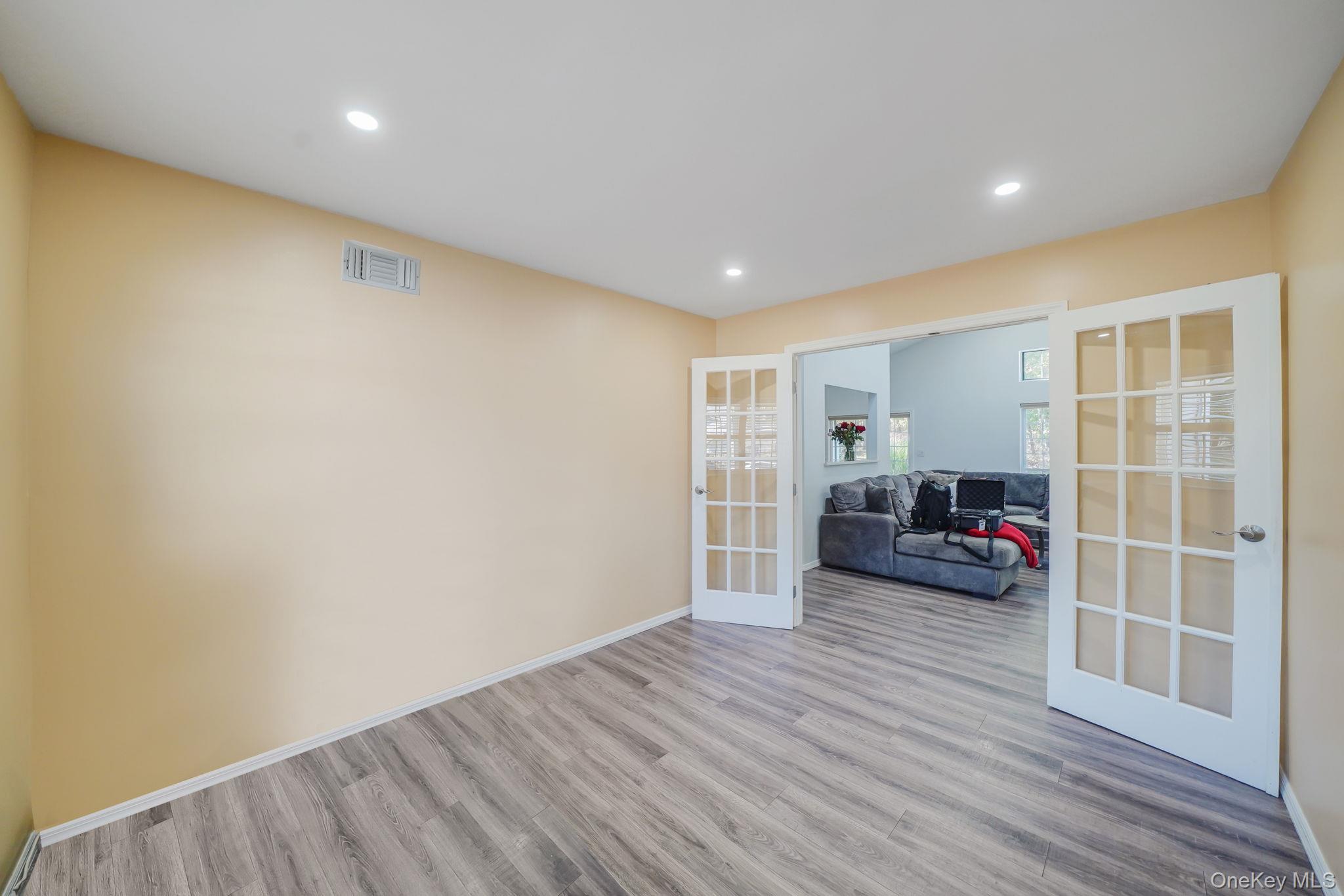 27 Huntingdale Way, Middle Island, NY 11953