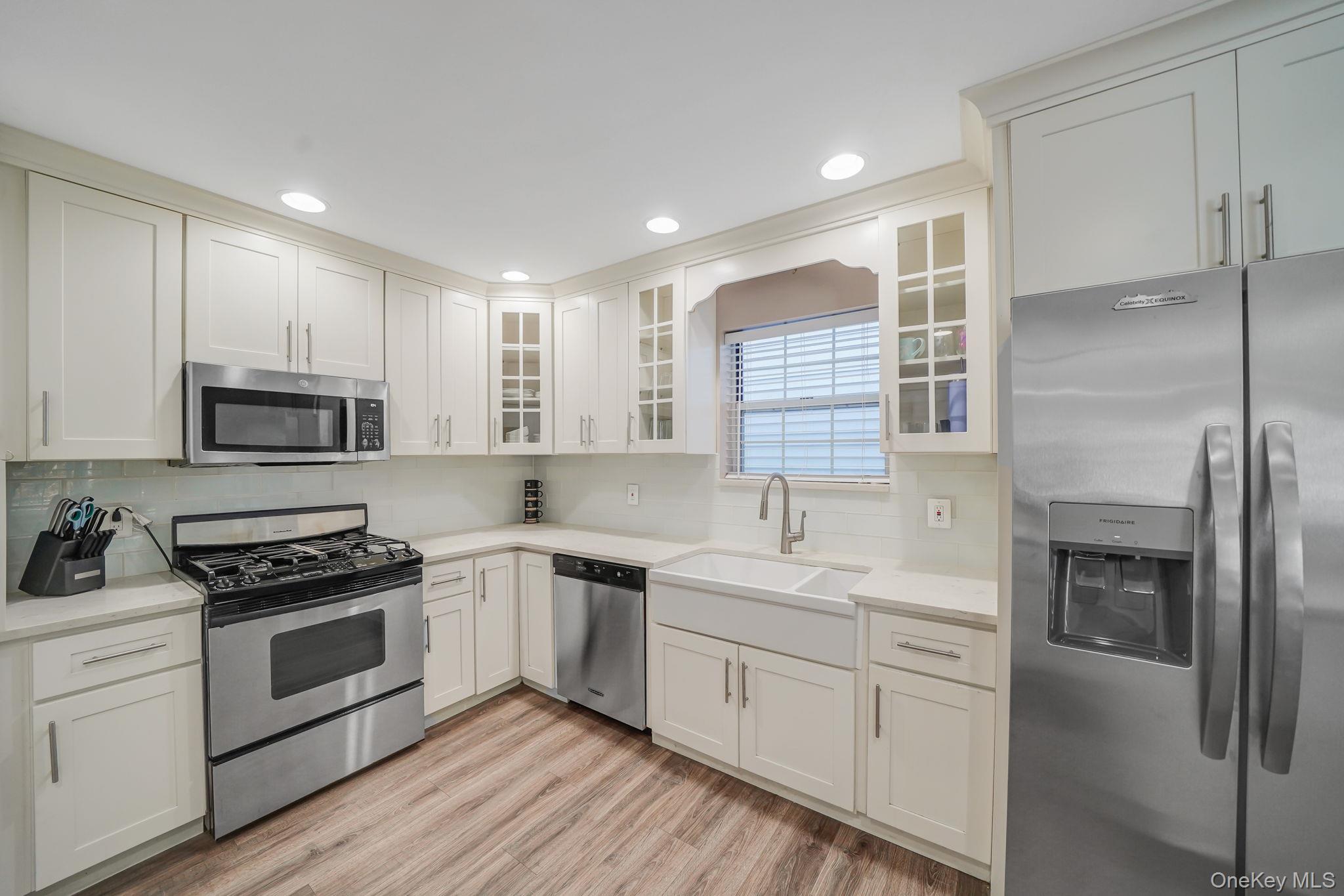 27 Huntingdale Way, Middle Island, NY 11953