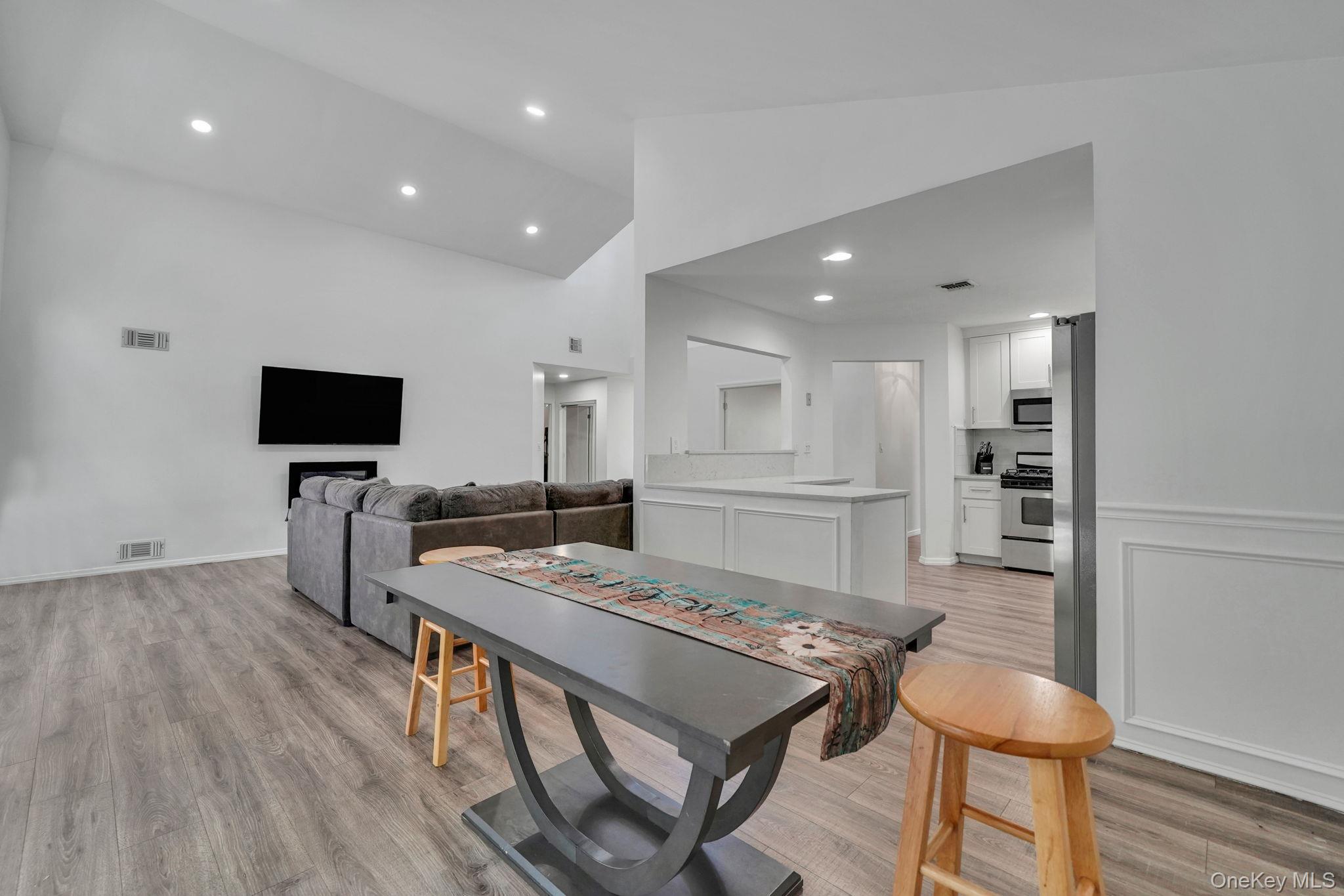 27 Huntingdale Way, Middle Island, NY 11953