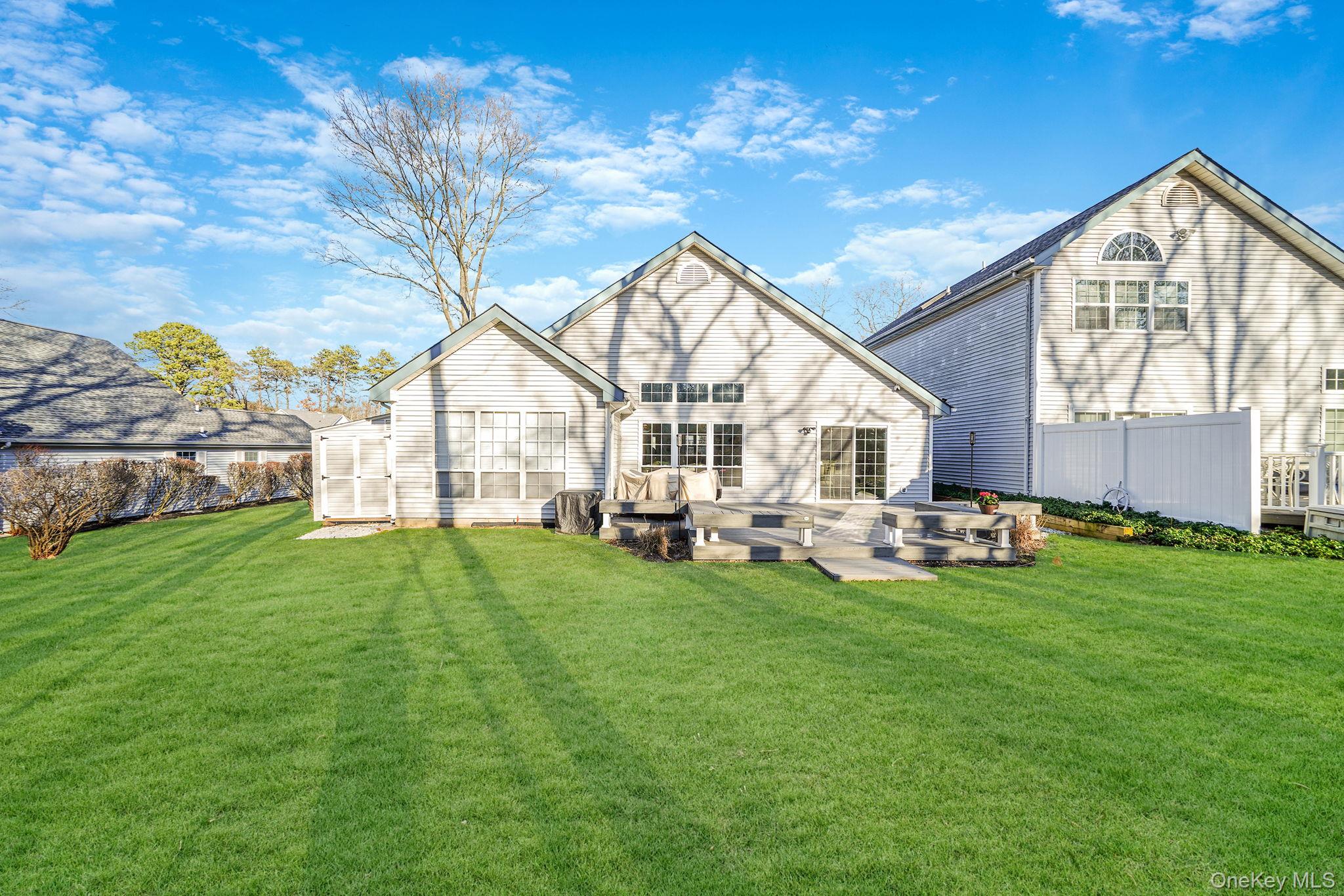 27 Huntingdale Way, Middle Island, NY 11953