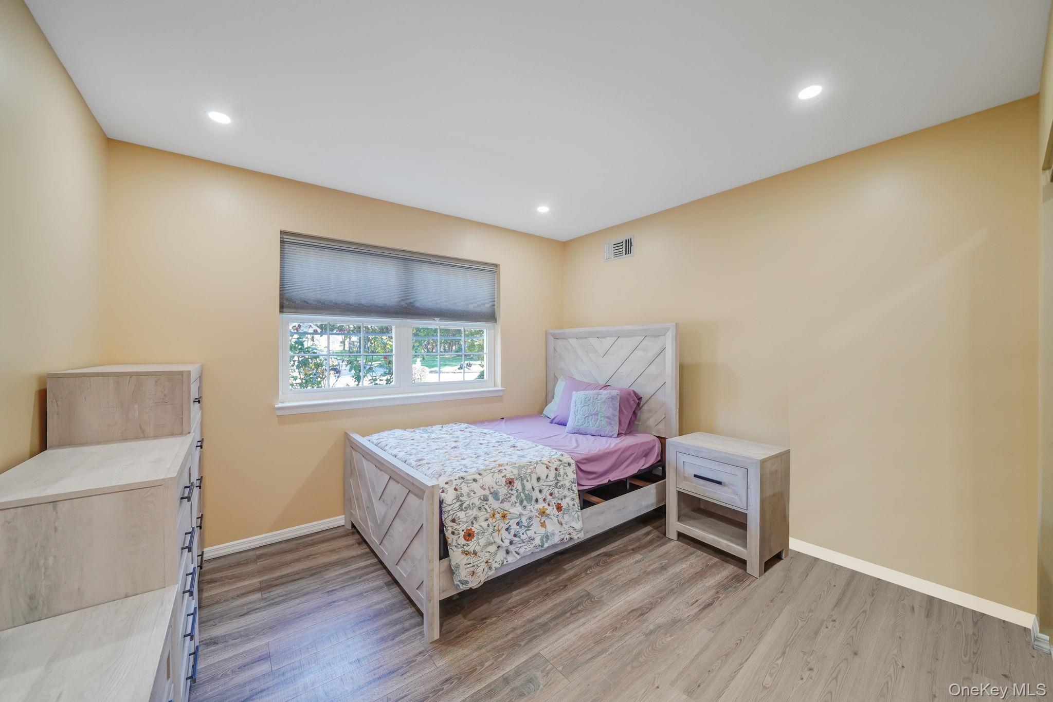 27 Huntingdale Way, Middle Island, NY 11953