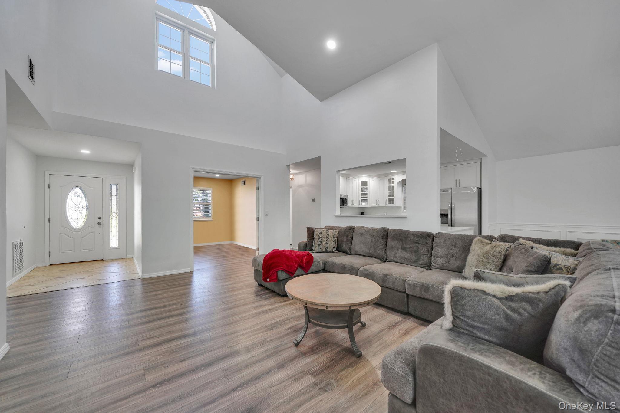 27 Huntingdale Way, Middle Island, NY 11953